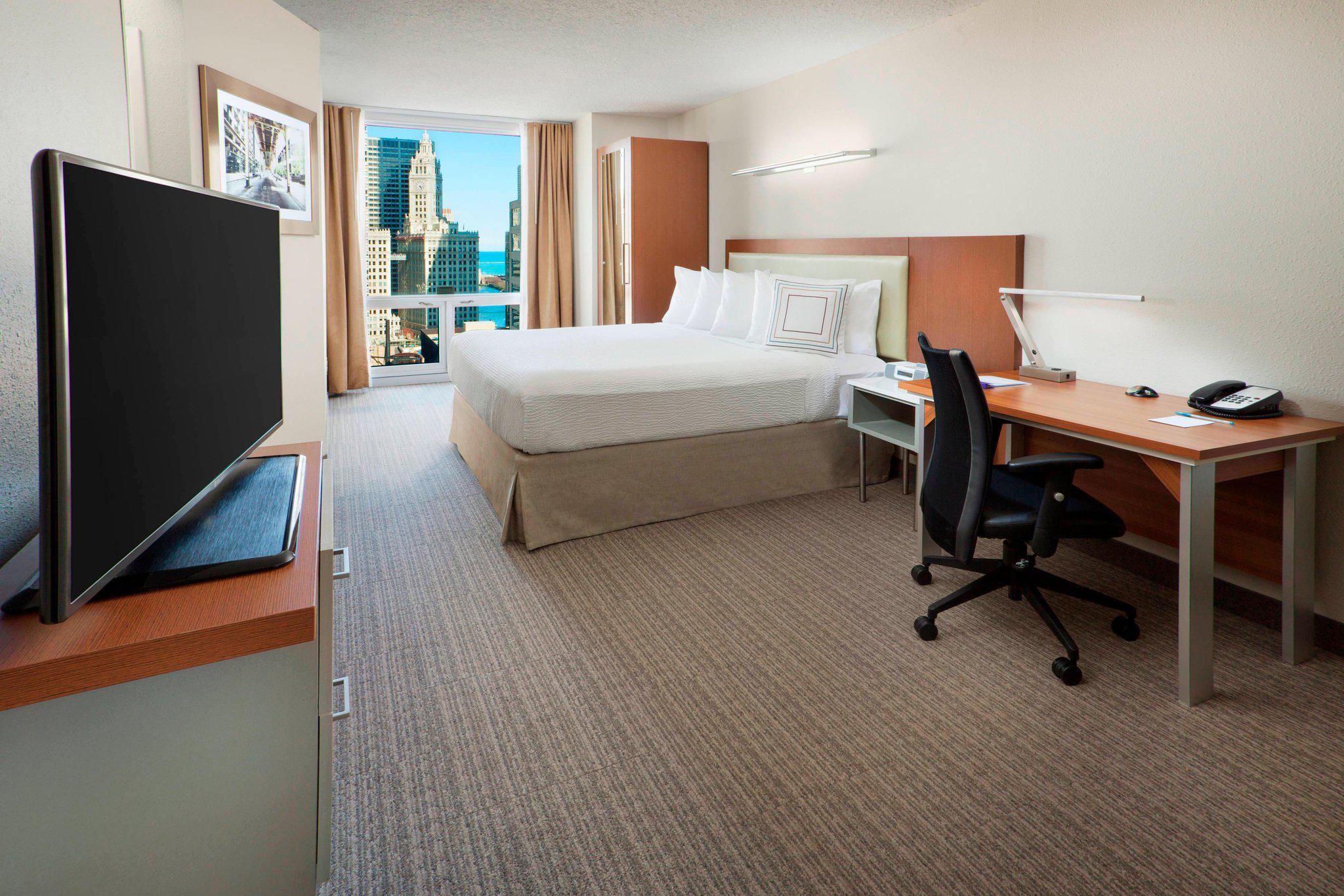 SpringHill Suites by Marriott Chicago Downtown/River North Photo