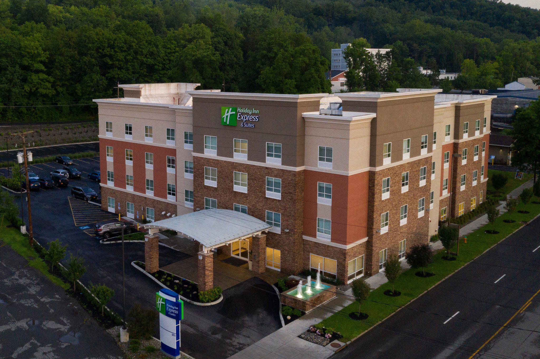 Holiday Inn Express & Suites Ithaca Photo
