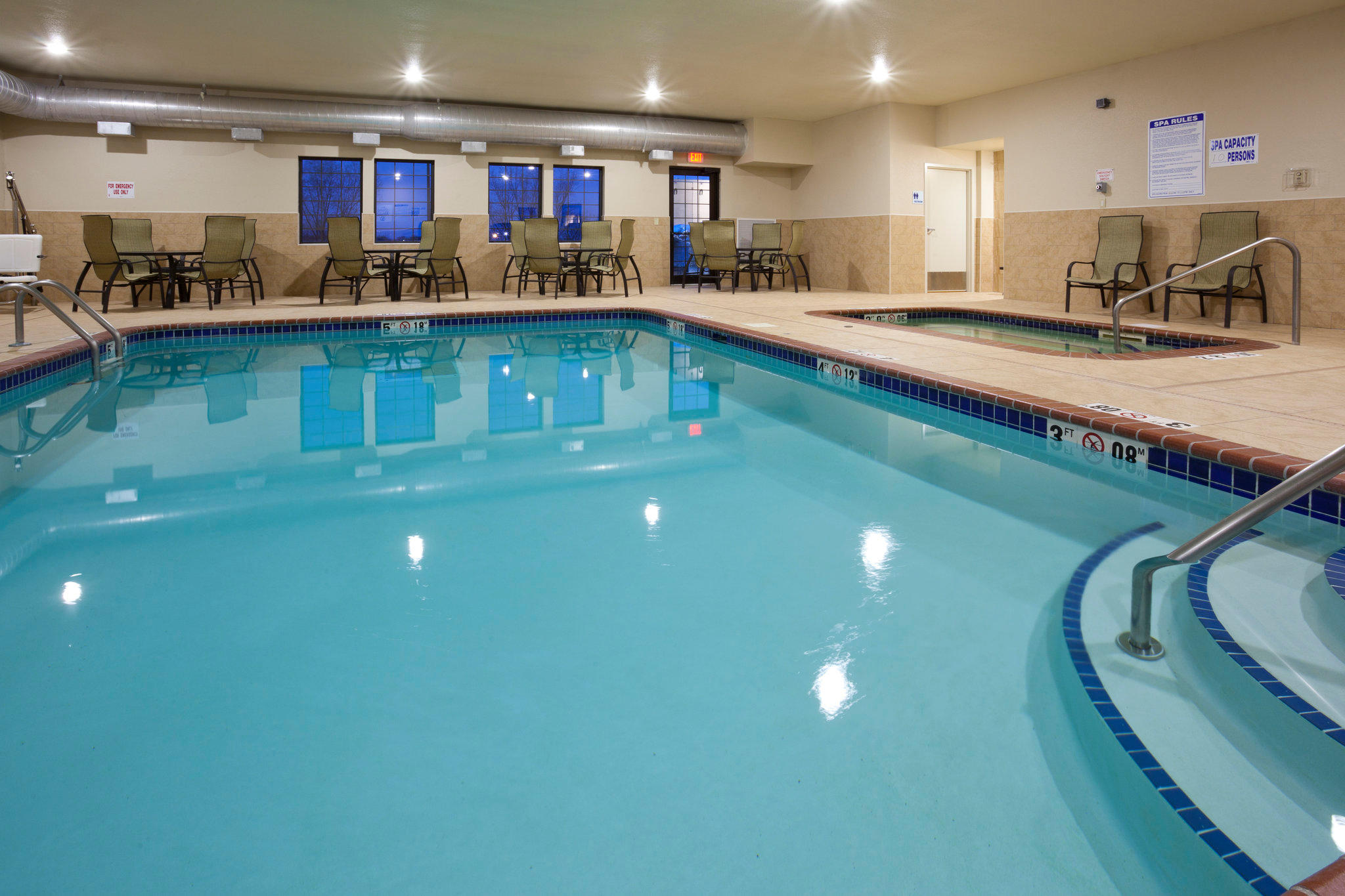 Holiday Inn Express & Suites Willmar Photo