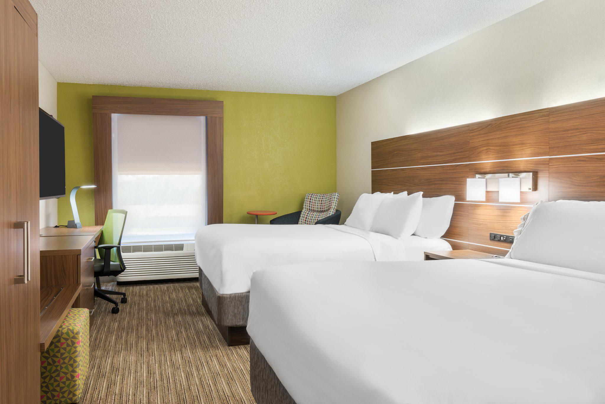 Holiday Inn Express & Suites Bentonville Photo