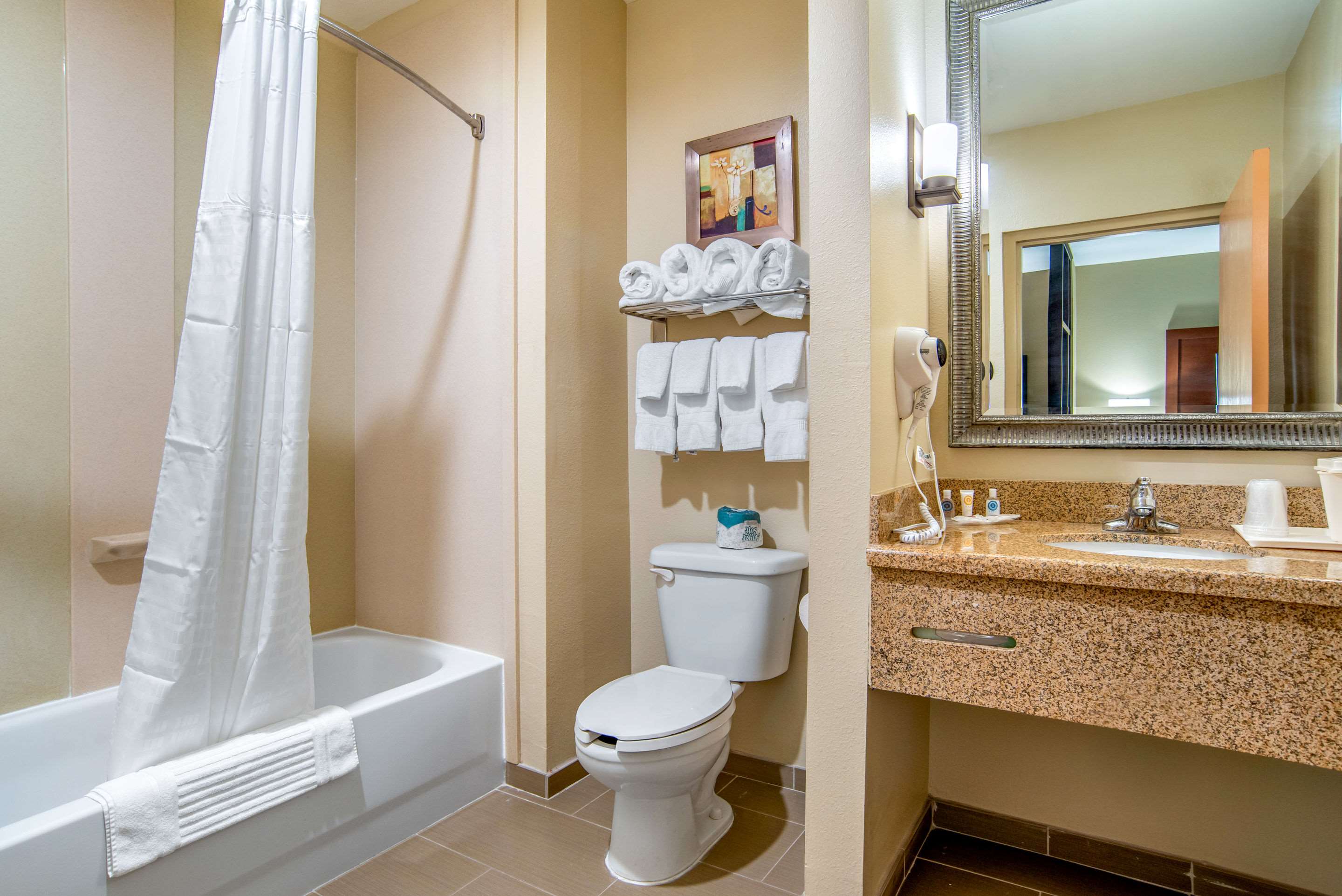 Comfort Suites Photo