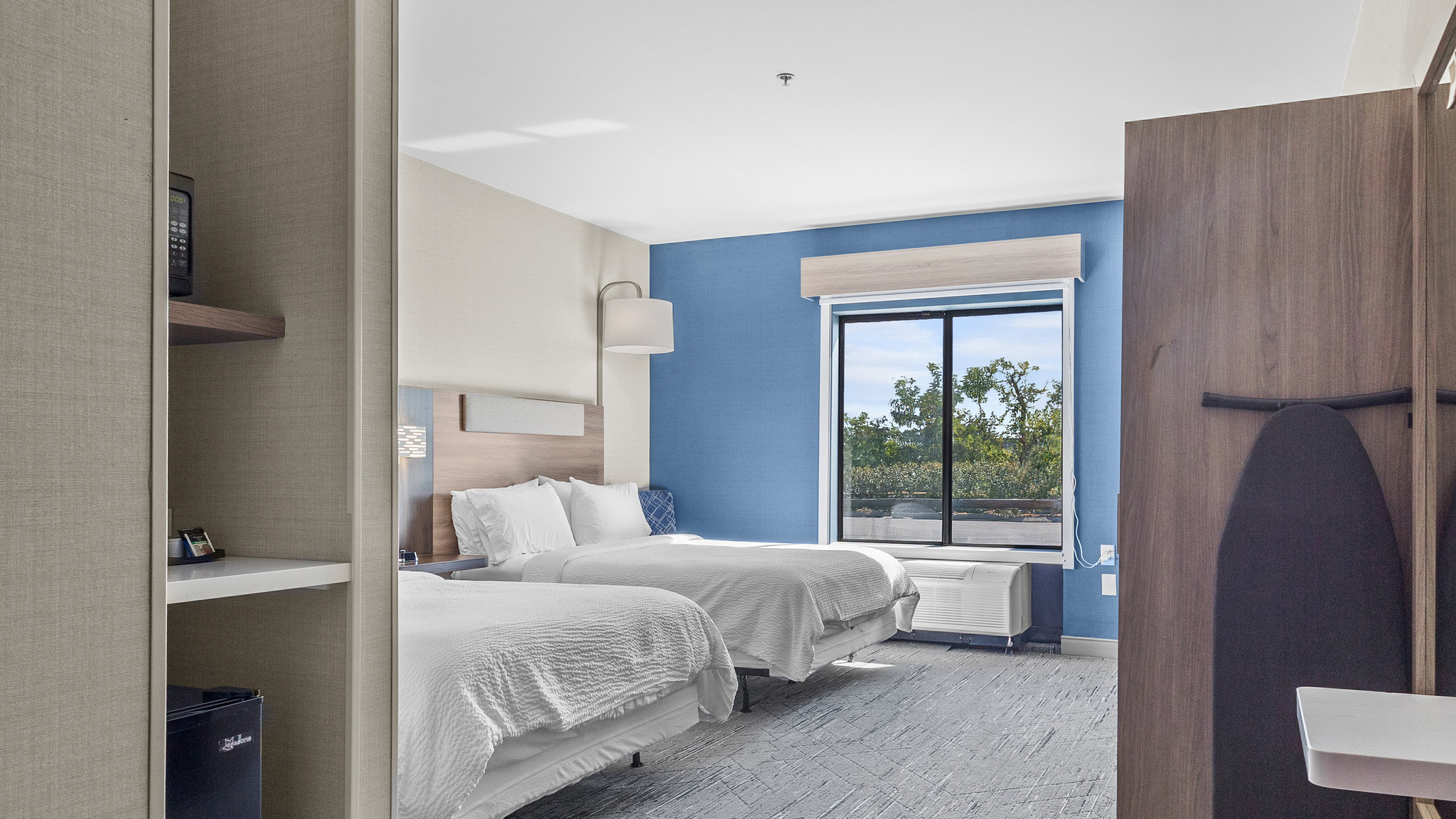 Holiday Inn Express & Suites Manchester-Airport by IHG Image