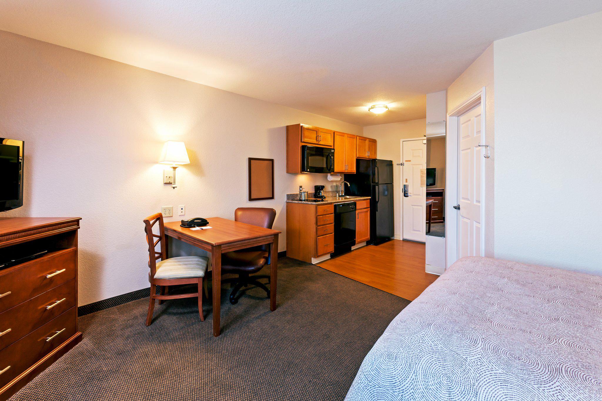 Candlewood Suites Pearland Photo