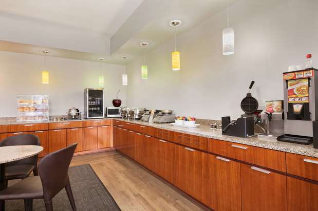 Images Best Western Plus Peppertree Inn at Omak