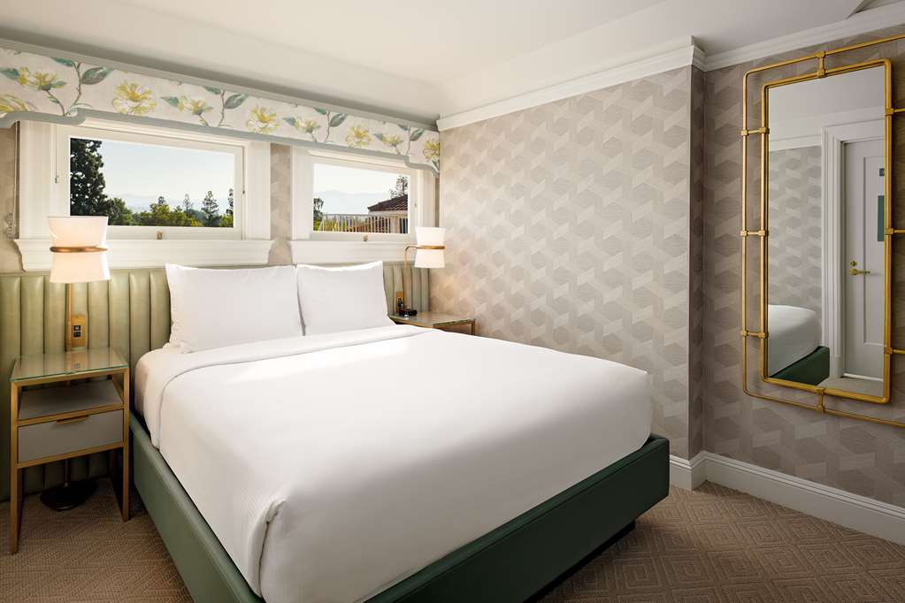 Hayes Mansion San Jose, Curio Collection by Hilton Image