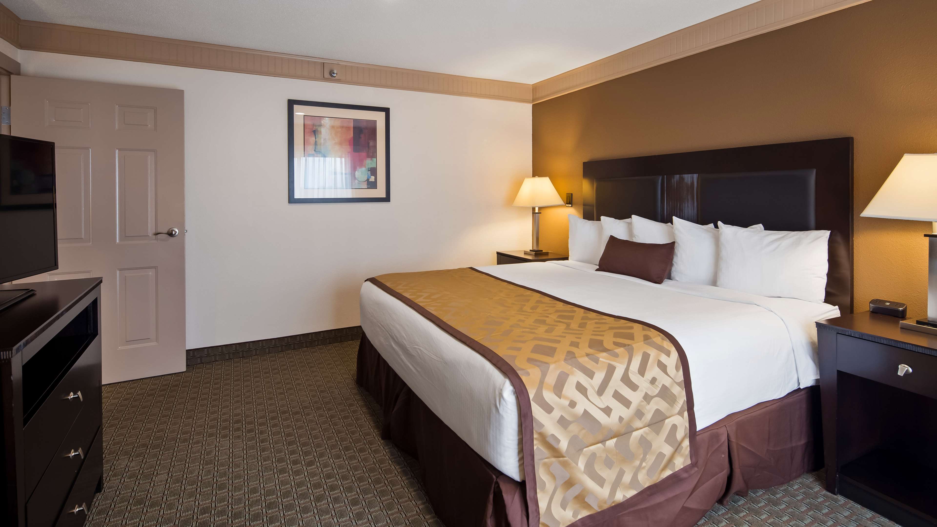 Best Western Plus Concordville Hotel Photo