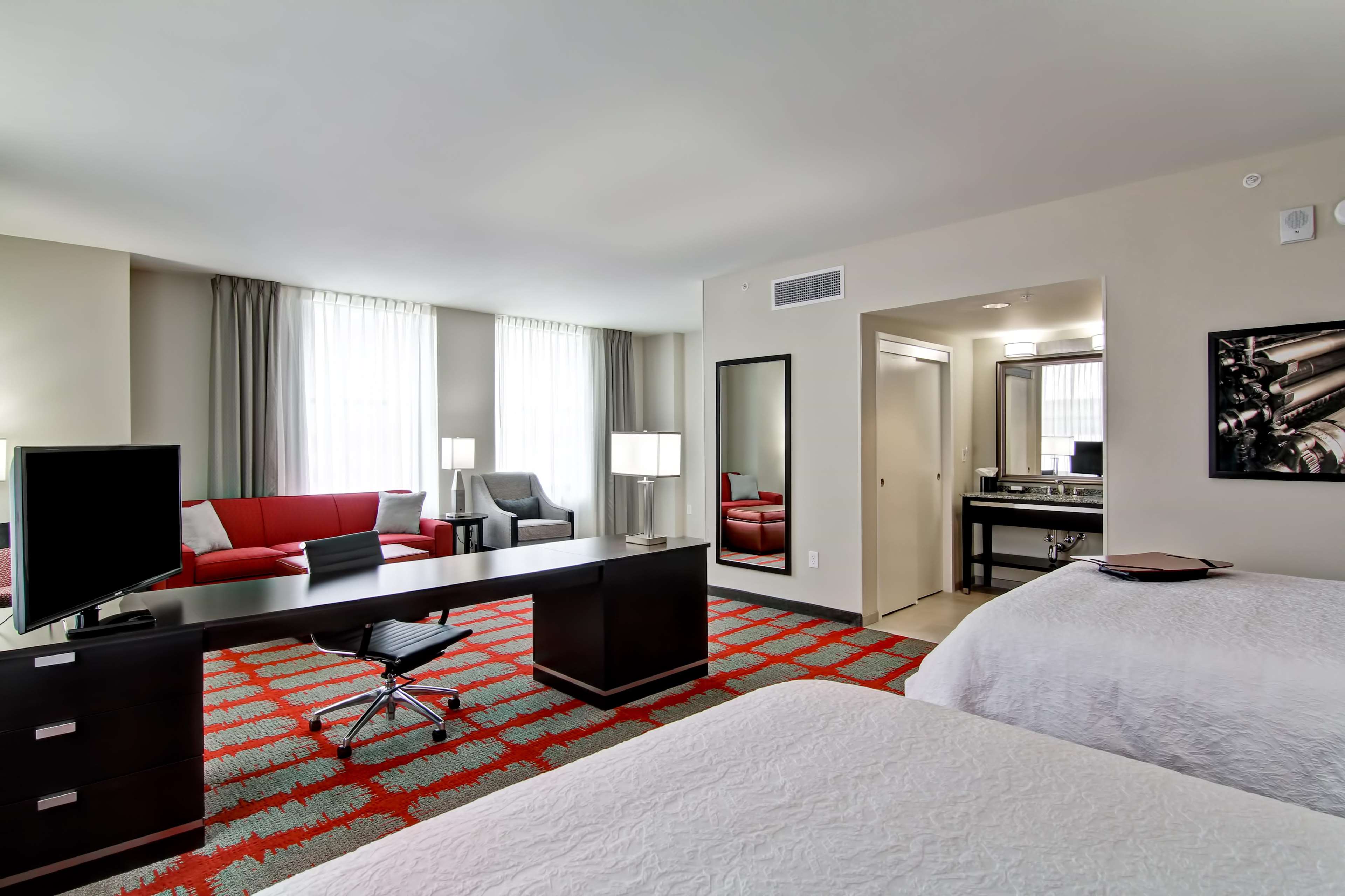 Hampton Inn & Suites Cincinnati-Downtown Photo