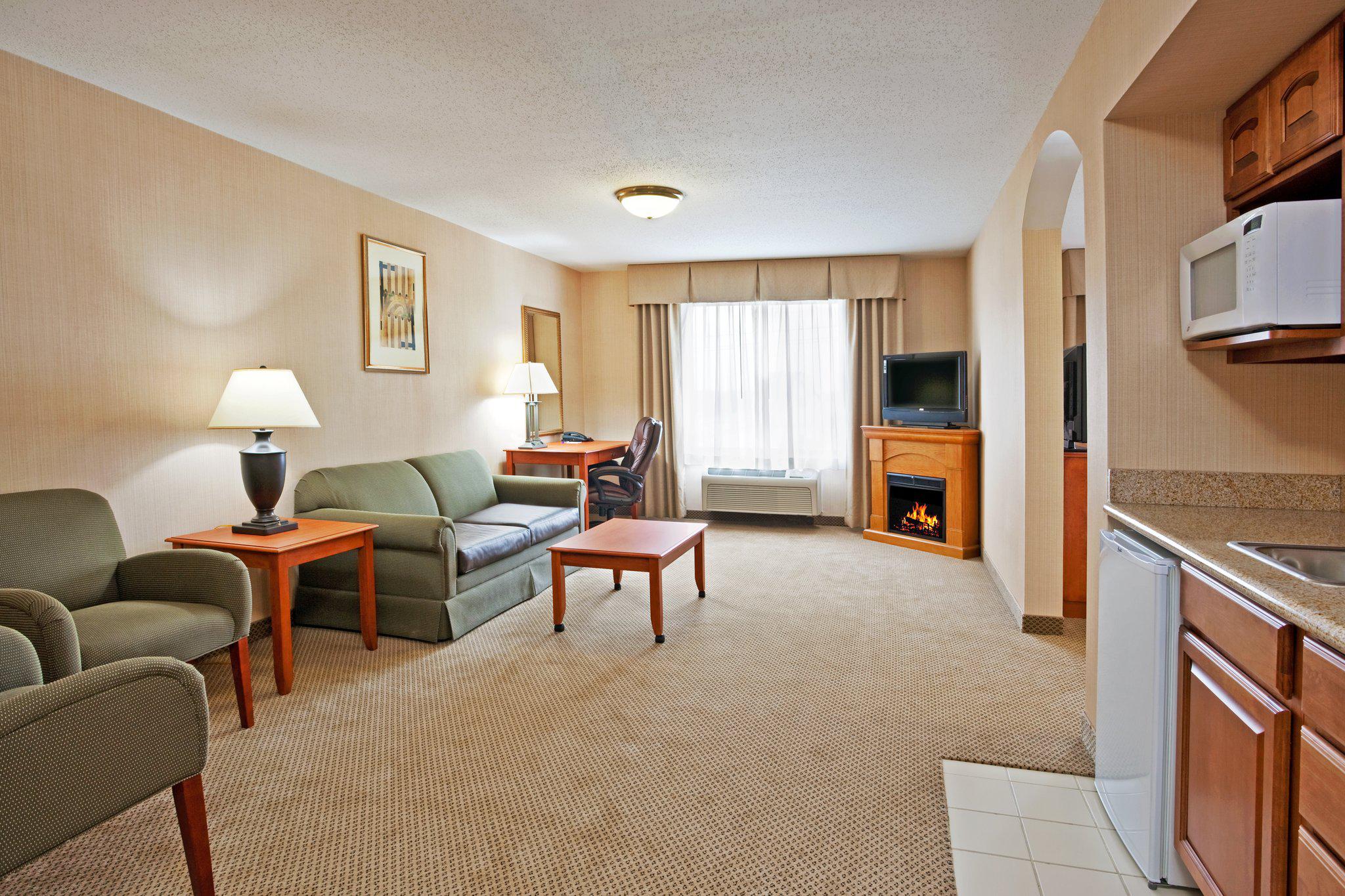 Holiday Inn Express & Suites Howell Photo