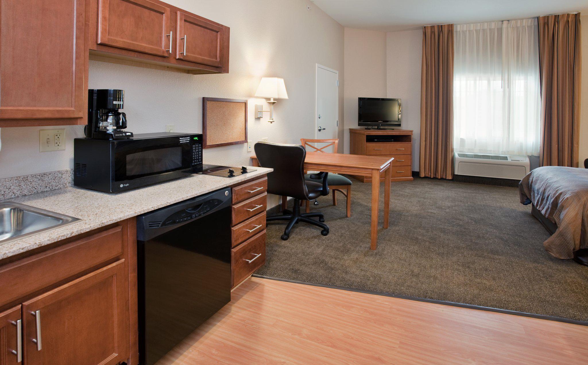 Candlewood Suites Kansas City Northeast Photo