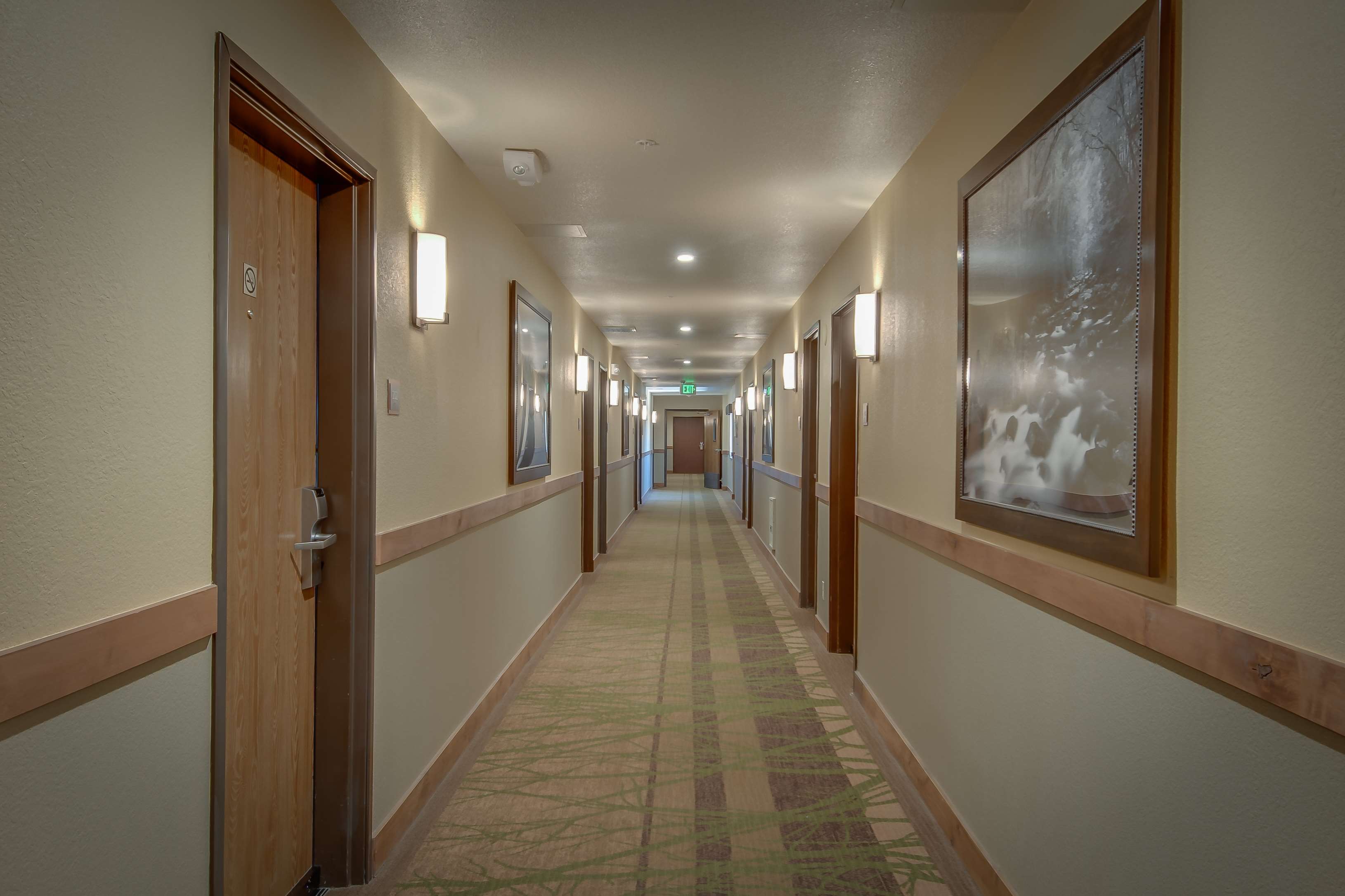 Best Western Plus Truckee-Tahoe Hotel Photo