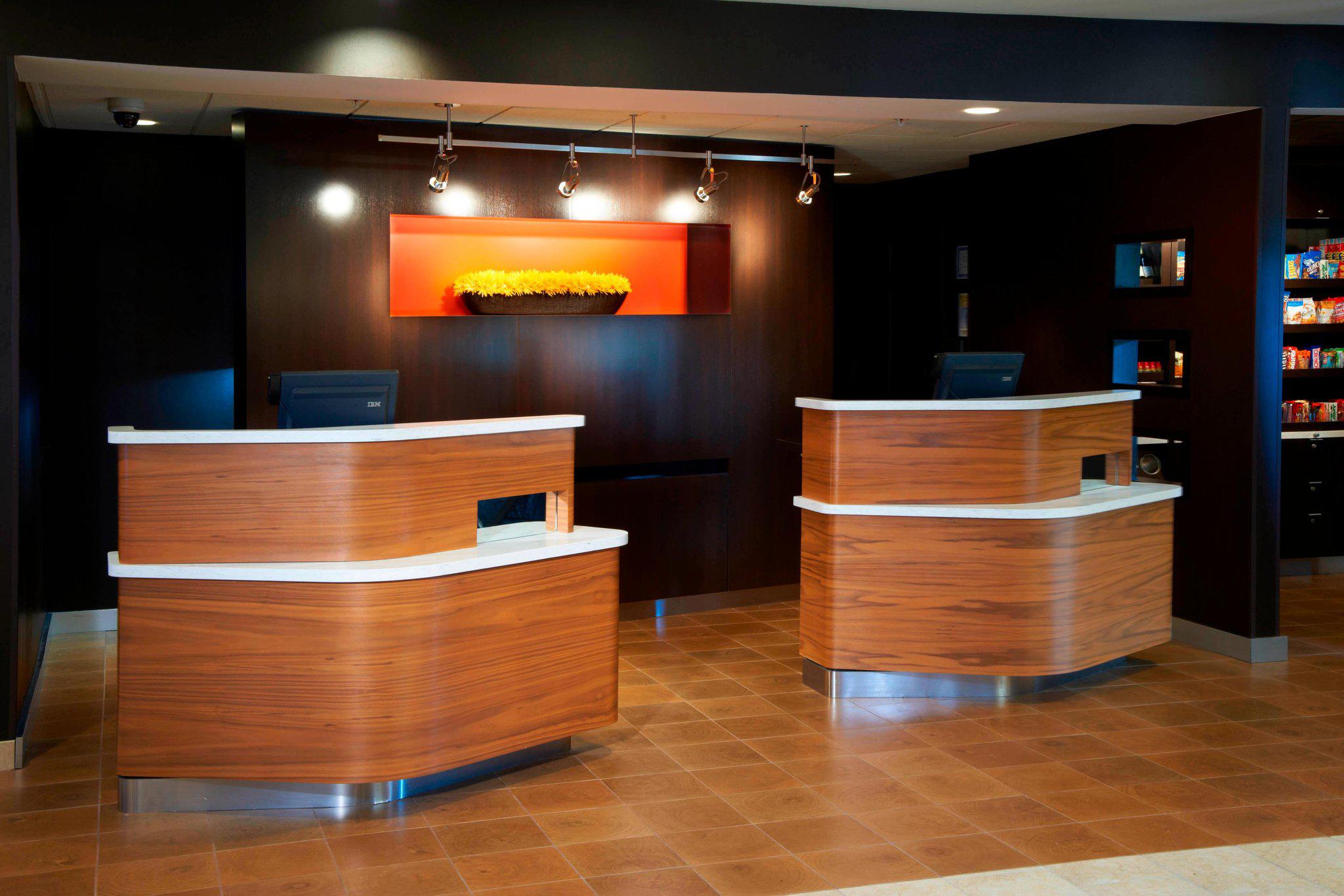 Courtyard by Marriott Rockford Photo