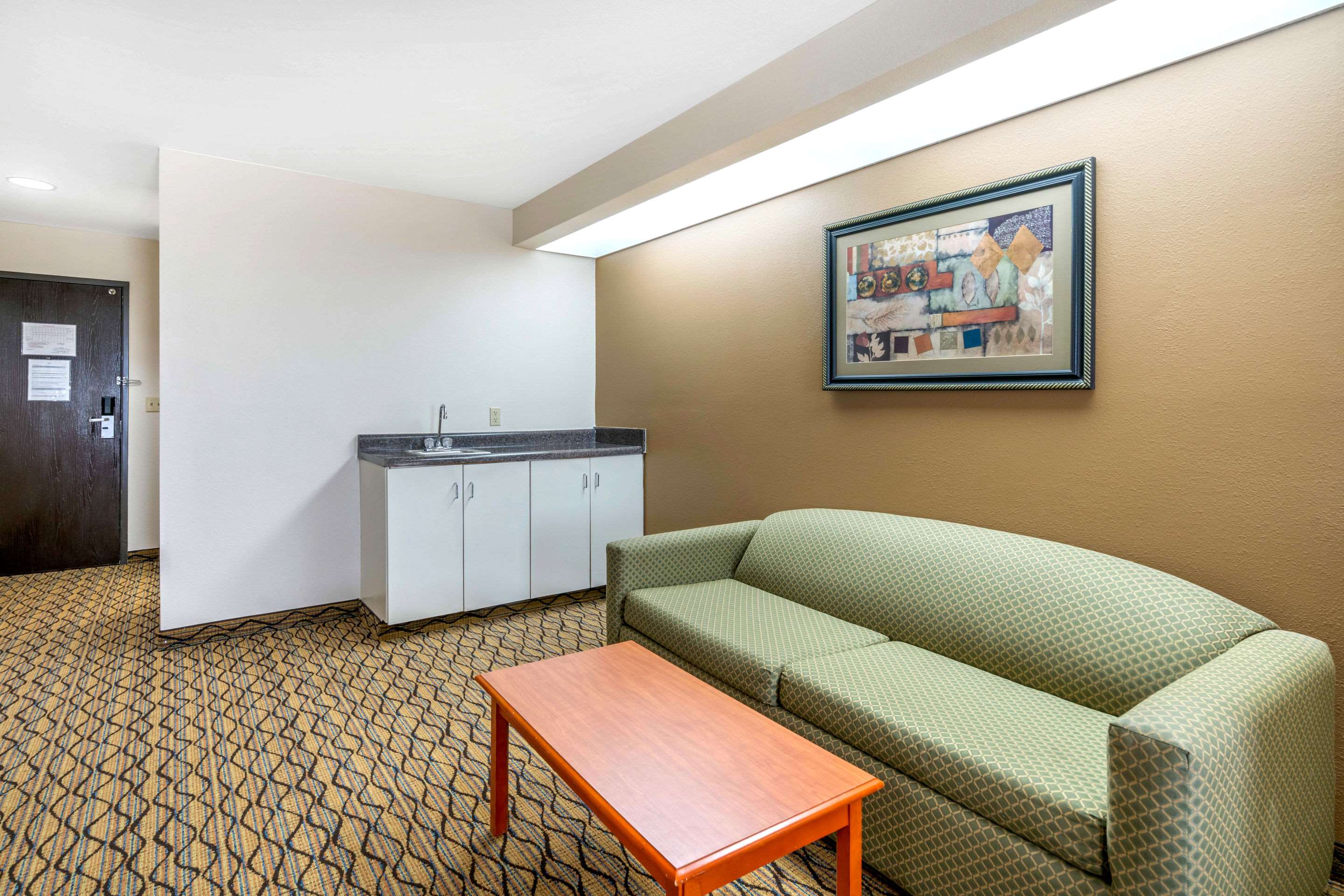 Quality Inn & Suites Jefferson City Photo