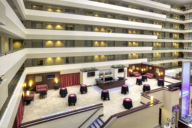 Images Embassy Suites by Hilton Detroit Troy Auburn Hills