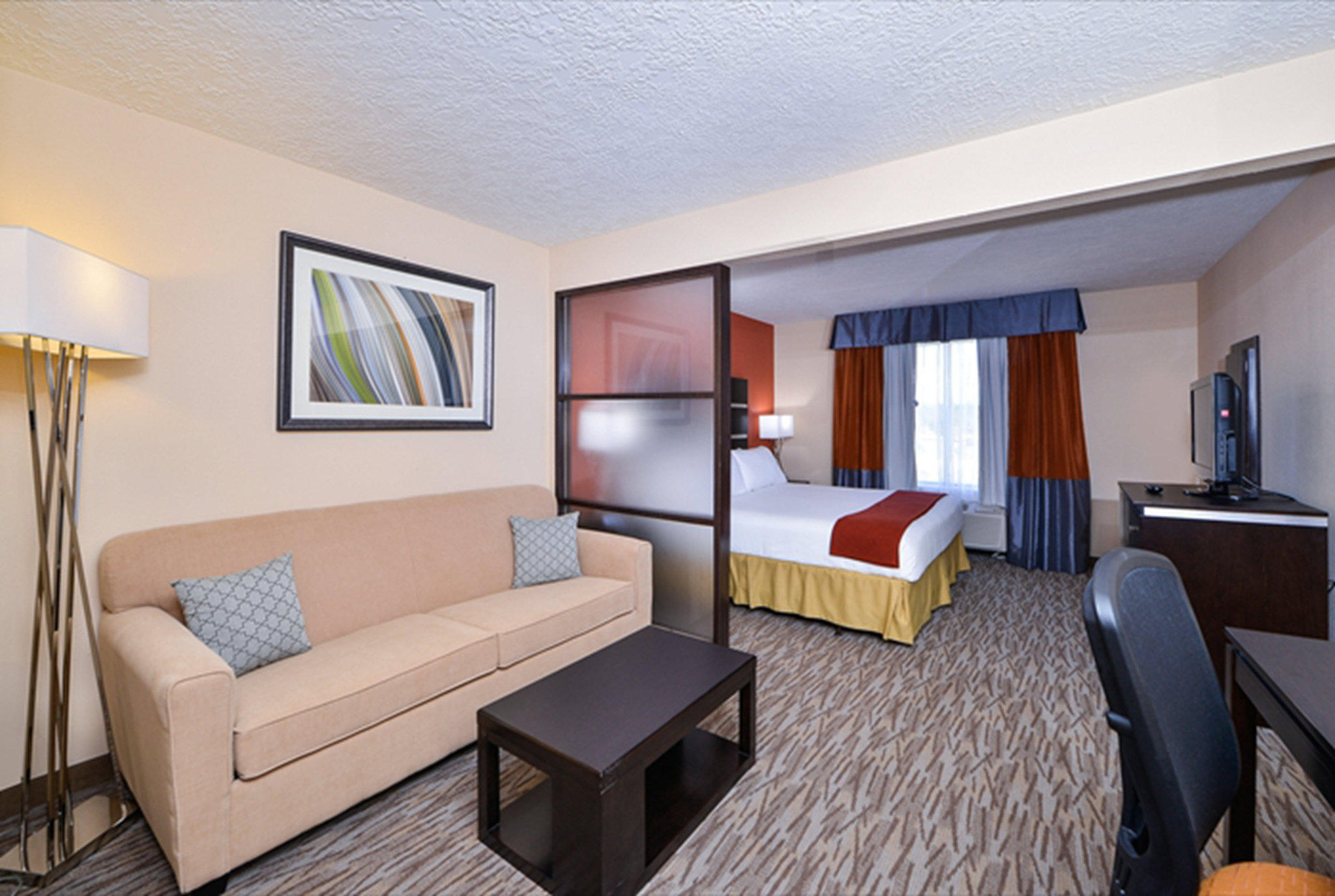 Holiday Inn Express & Suites Kingwood - Medical Center Area Photo