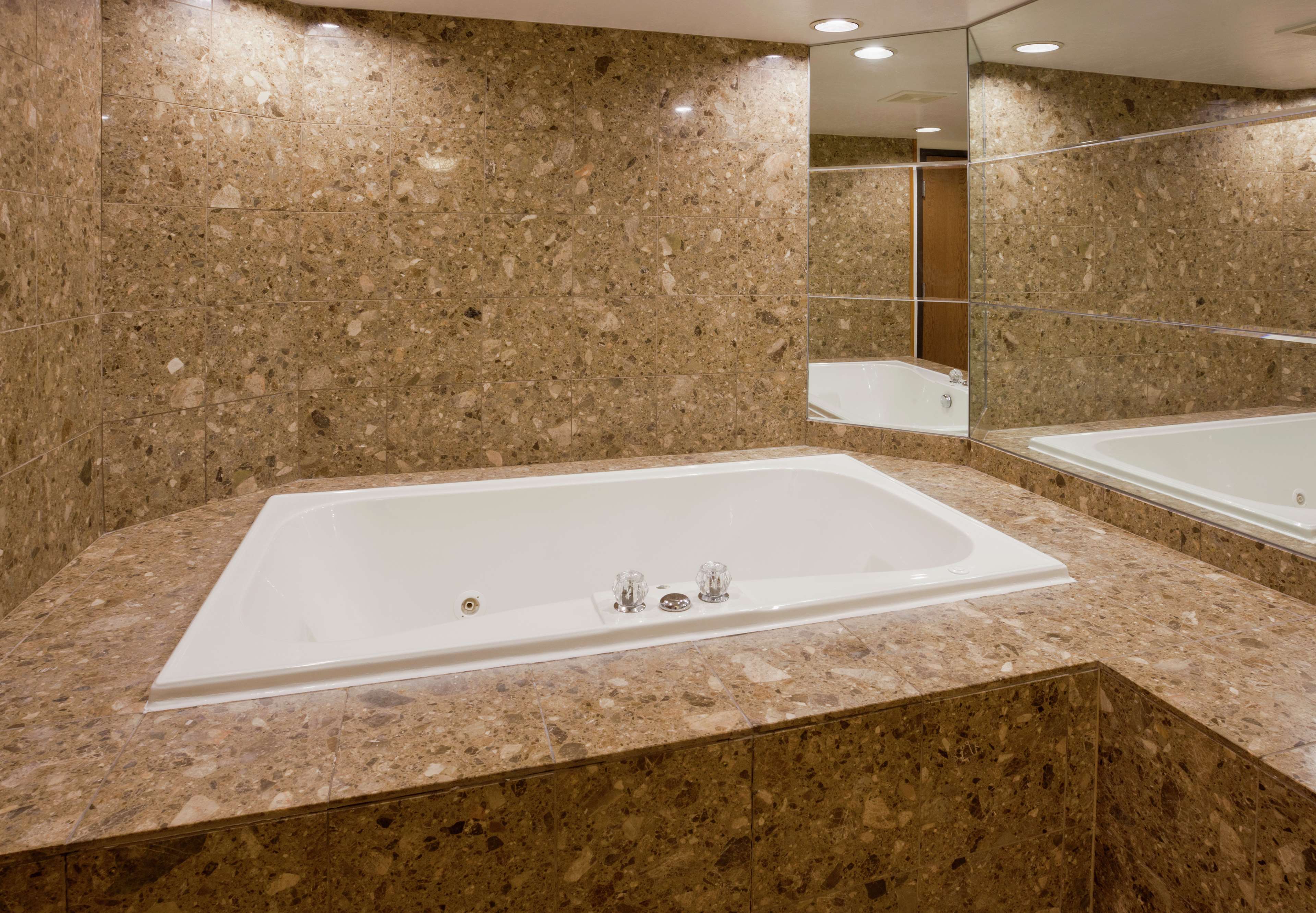 Guest room bath