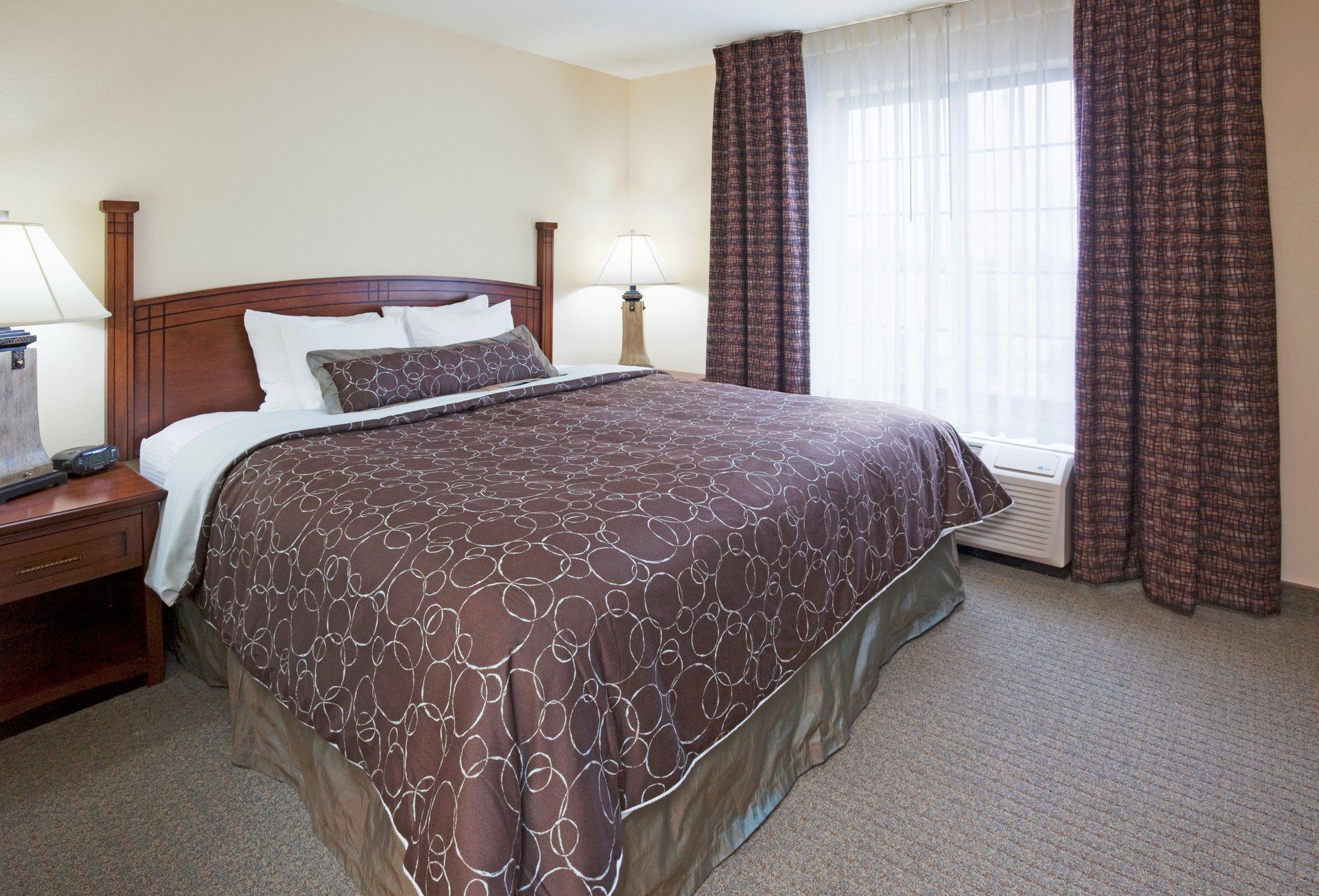 Staybridge Suites Milwaukee West-Oconomowoc Photo