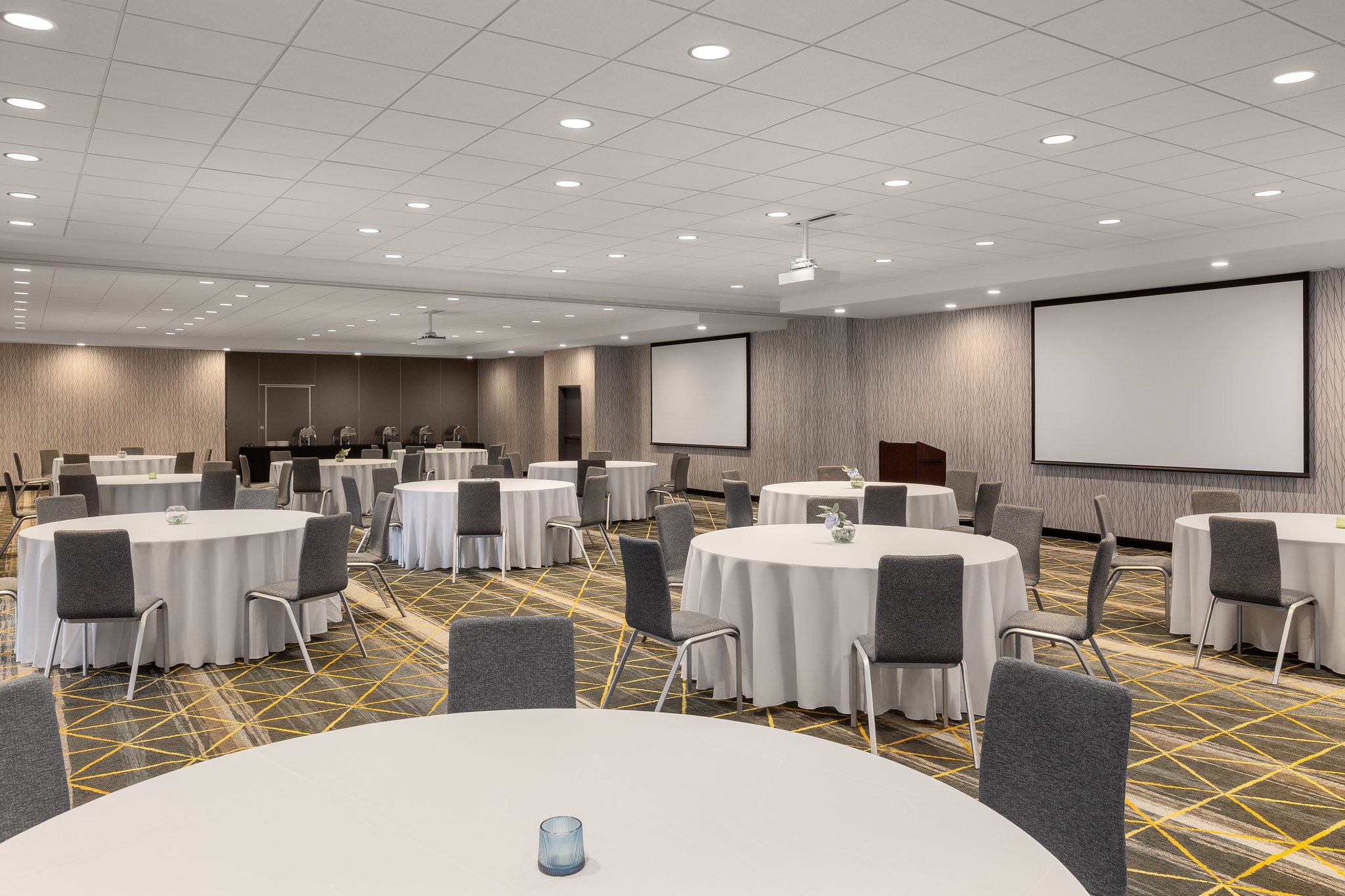 Holiday Inn & Suites Detroit - Troy by IHG Image