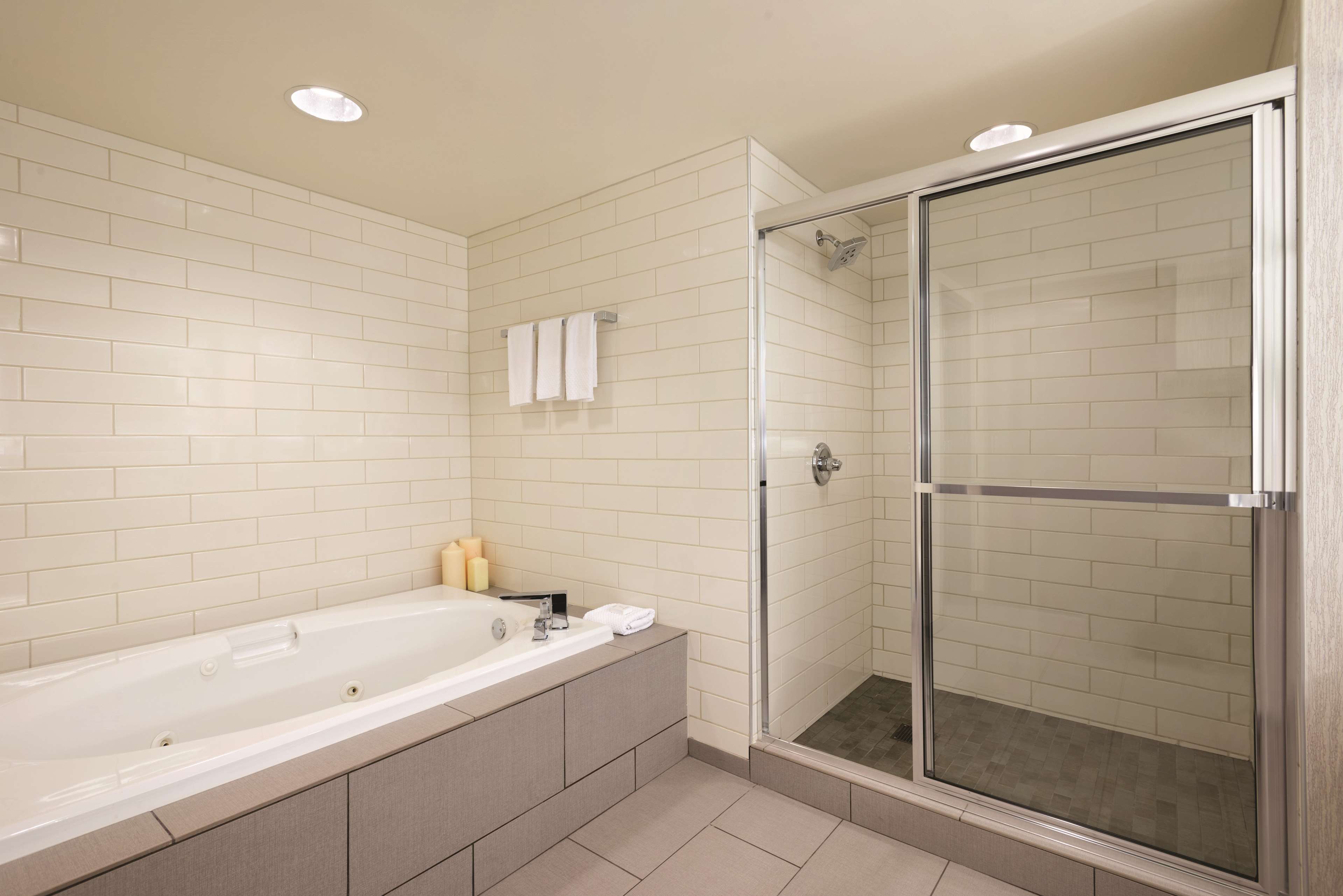 Guest room bath