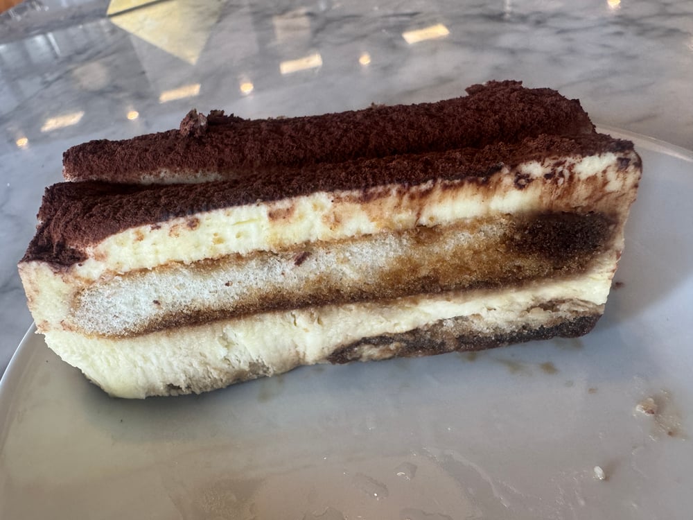 Tiramisu Cake (10p)