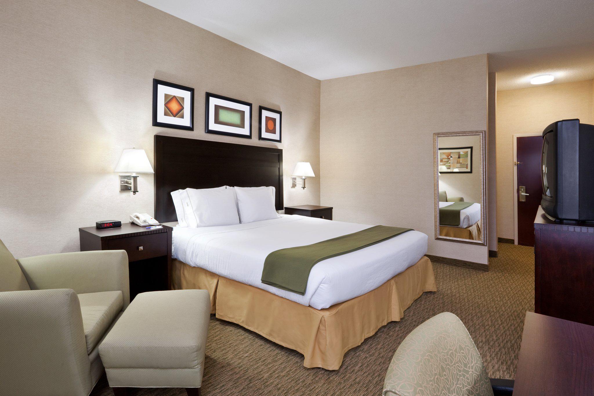 Holiday Inn Express & Suites Cleveland-Streetsboro Photo