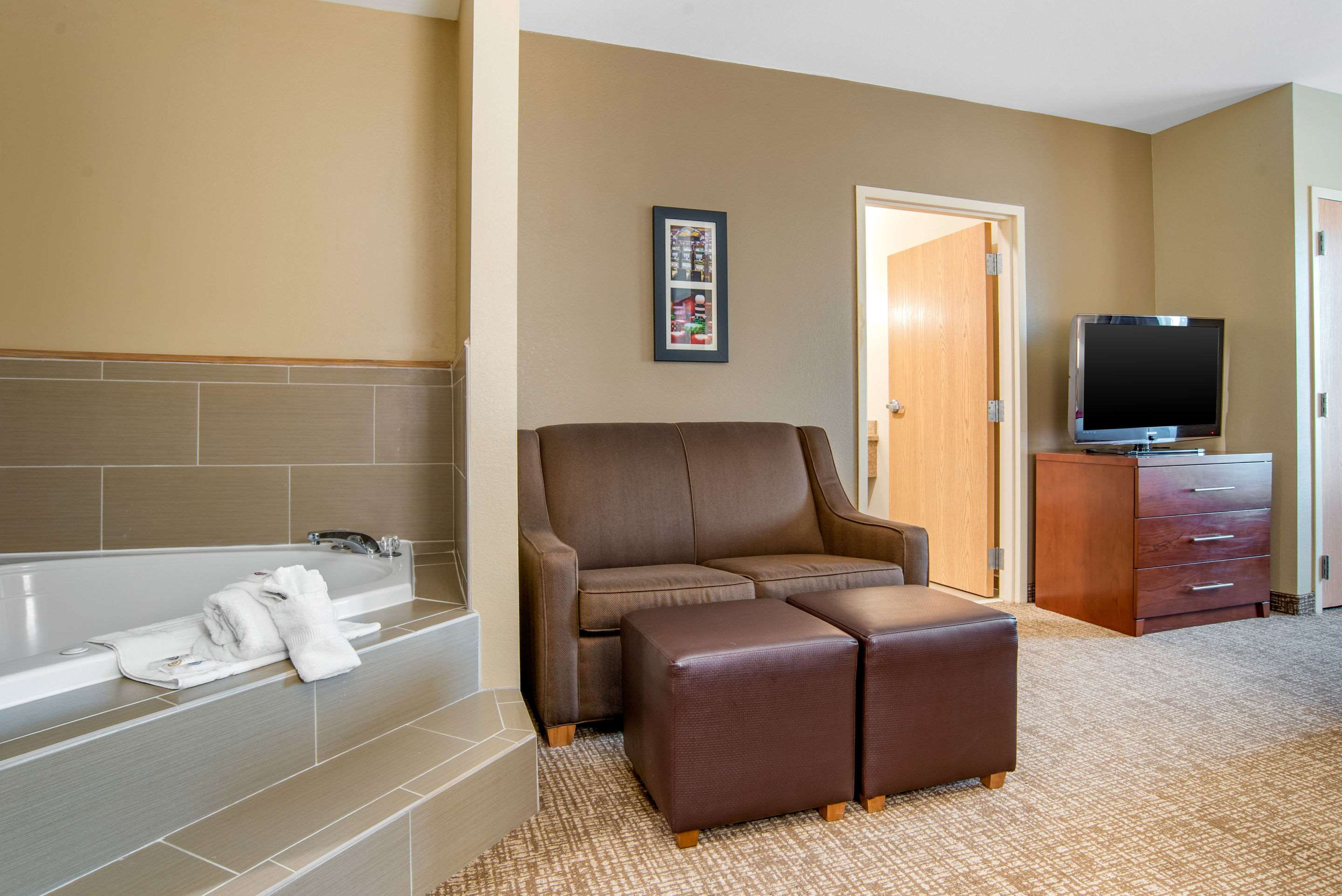 Comfort Suites Photo