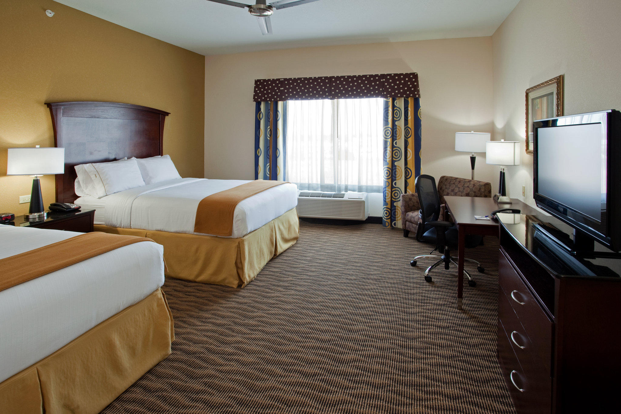 Holiday Inn Express & Suites Austin South-Buda Photo