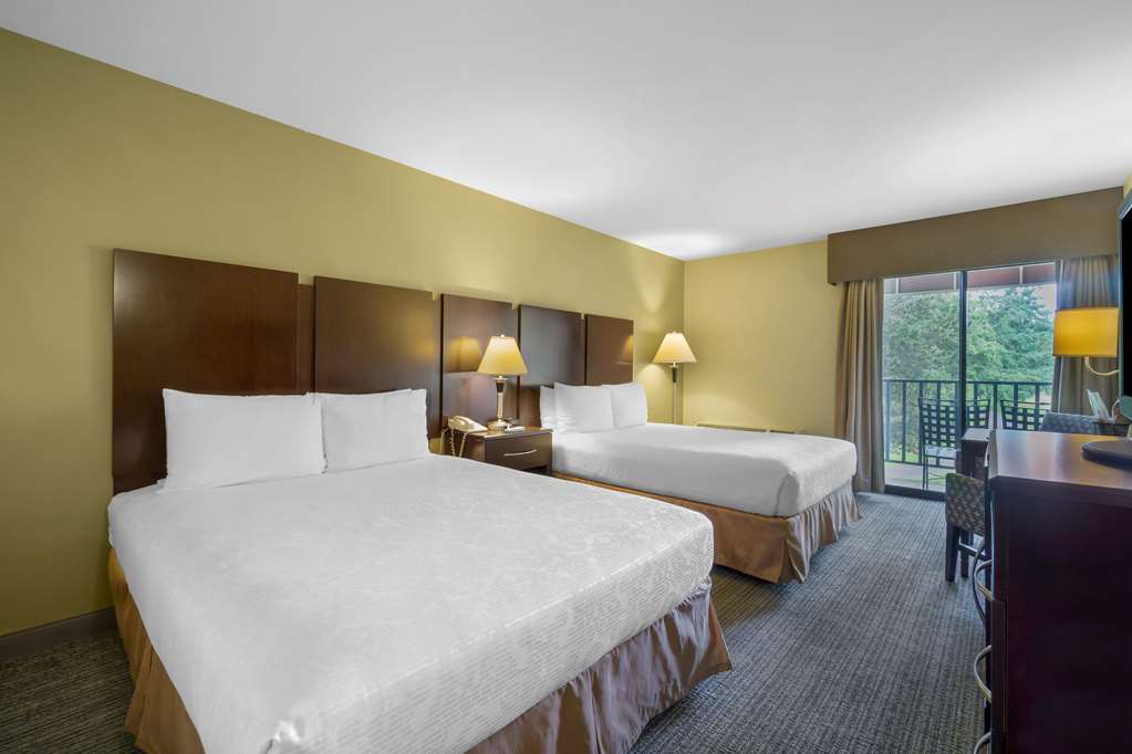 Best Western Plus Plaza by the Green Image