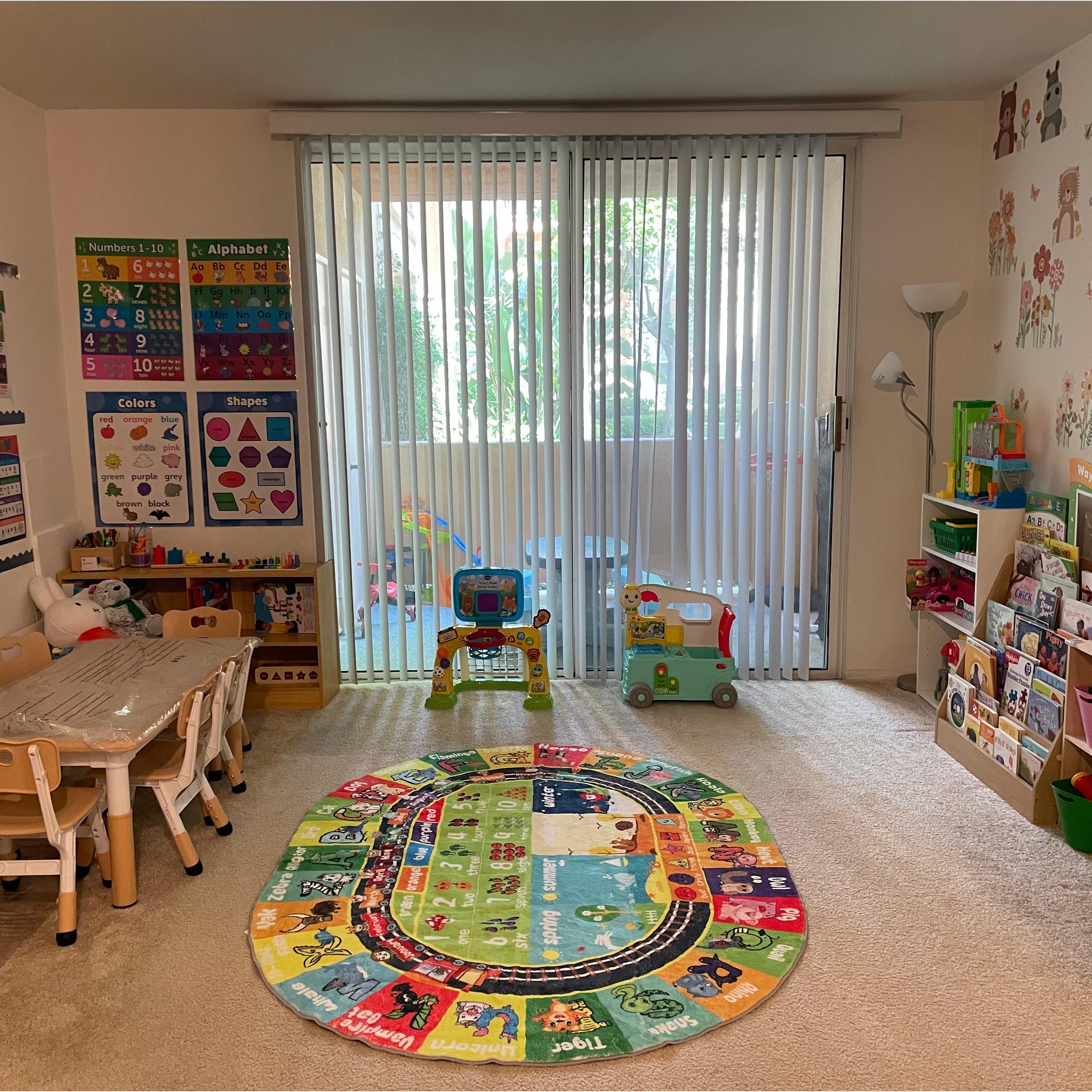 IRVINE BRIGHT BEGINNINGS DAYCARE Logo