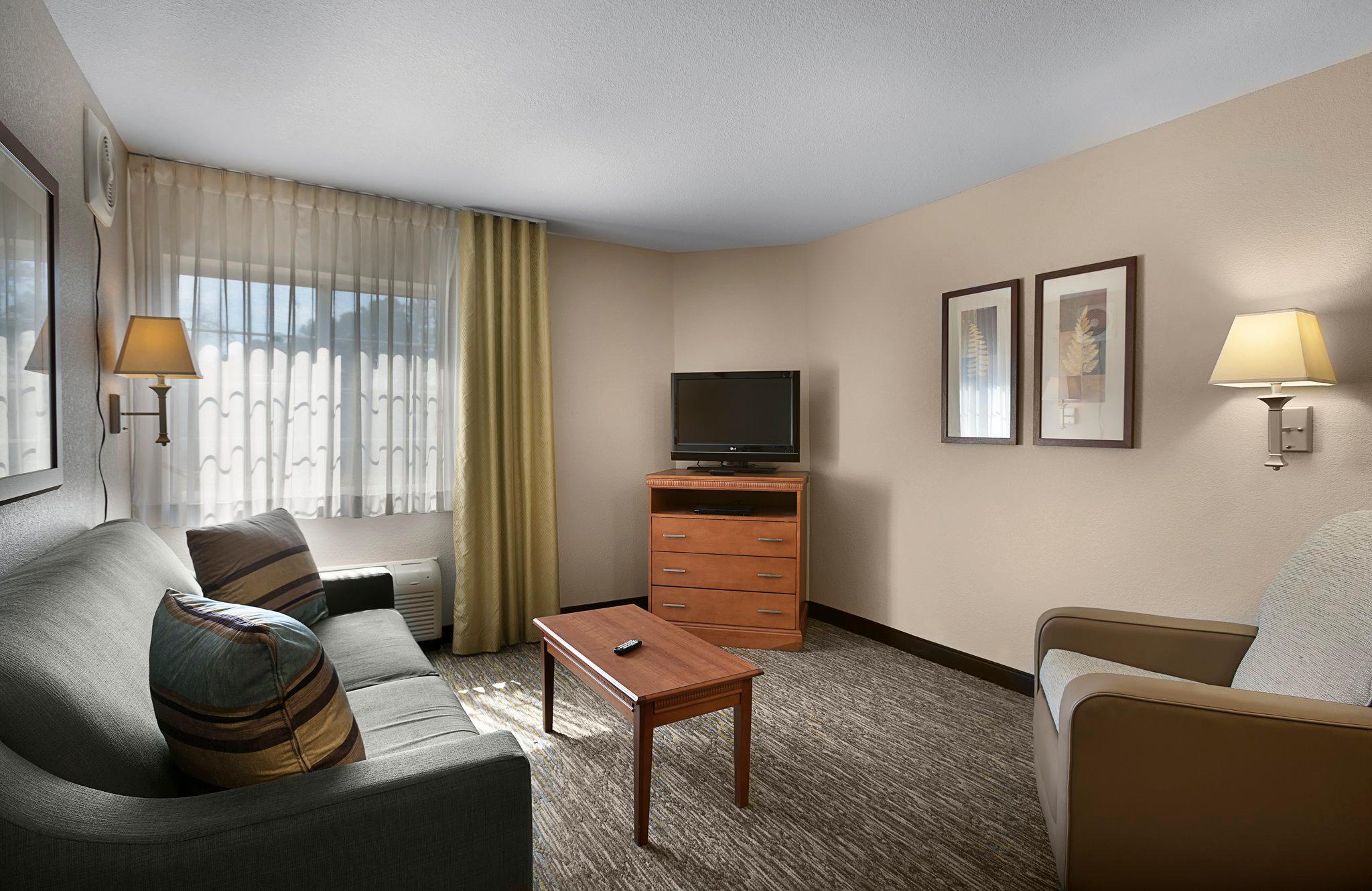 Candlewood Suites Savannah Airport Photo