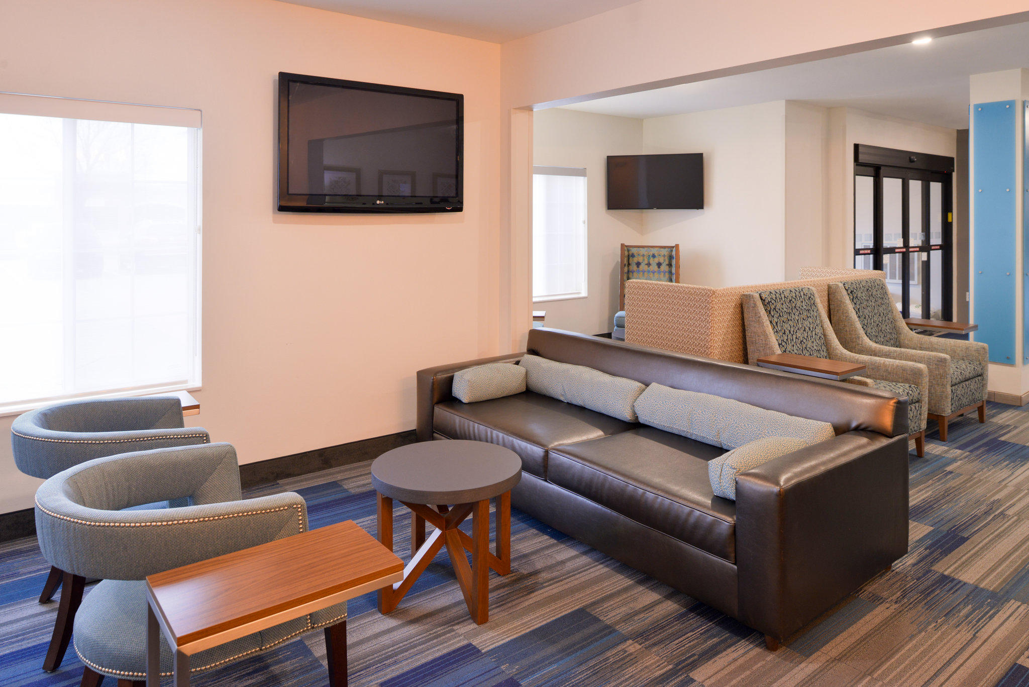 Holiday Inn Express & Suites Sioux Falls at Empire Mall Photo