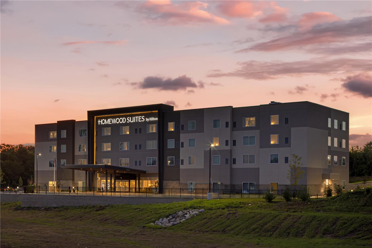 Homewood Suites by Hilton Walker Grand Rapids North Logo