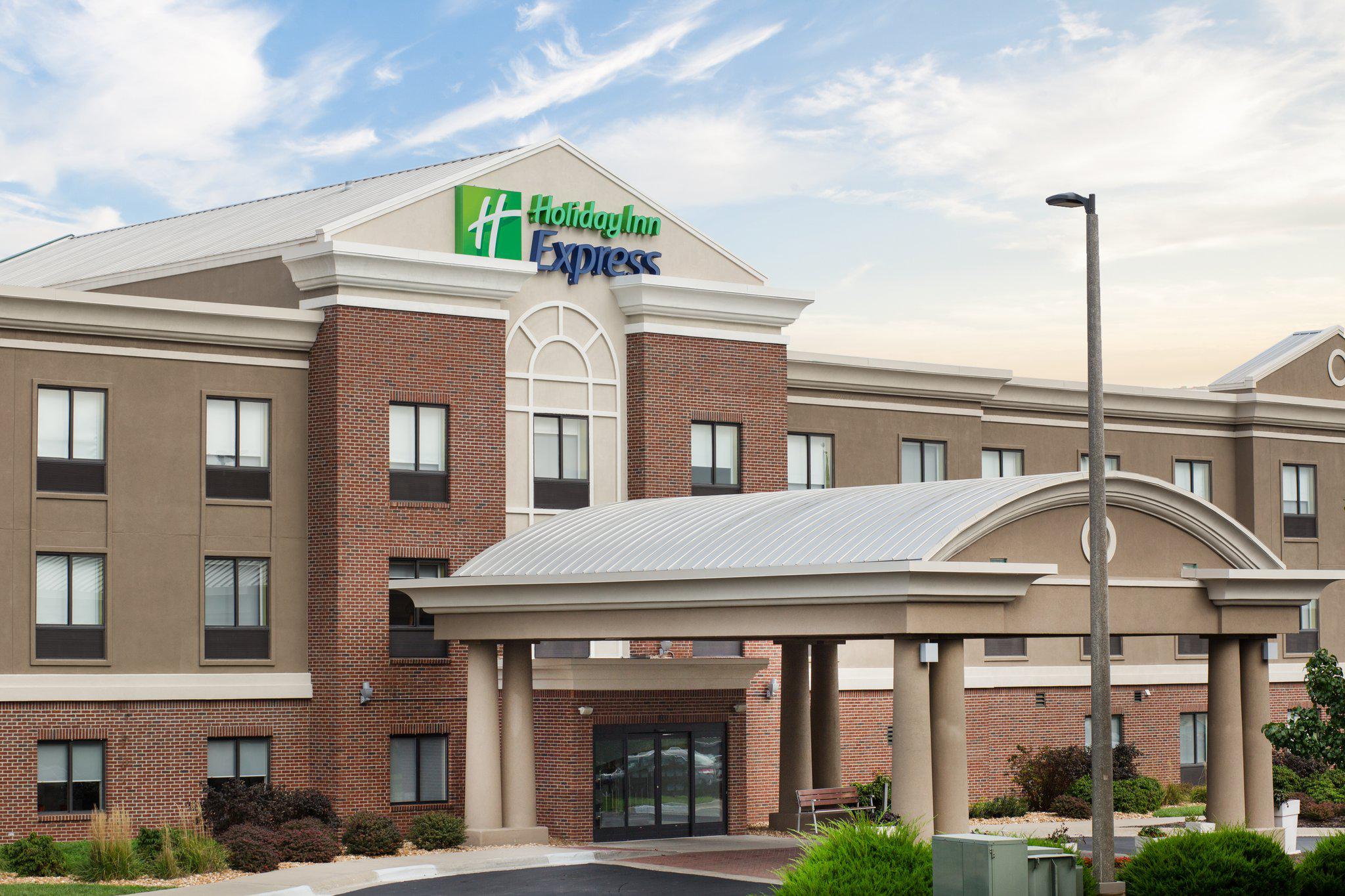 Holiday Inn Express Kansas City - at the Legends Photo