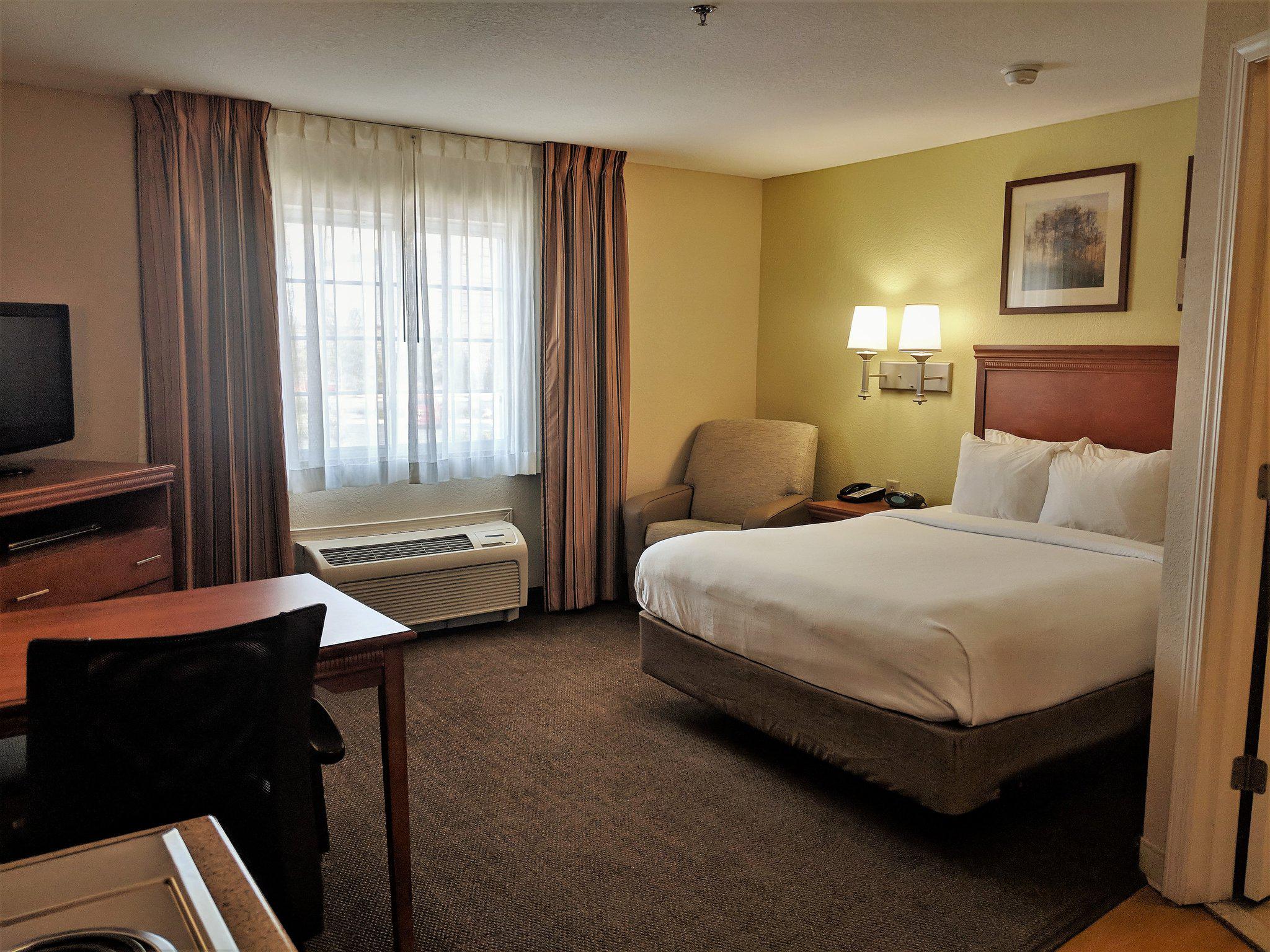 Candlewood Suites Macon Photo