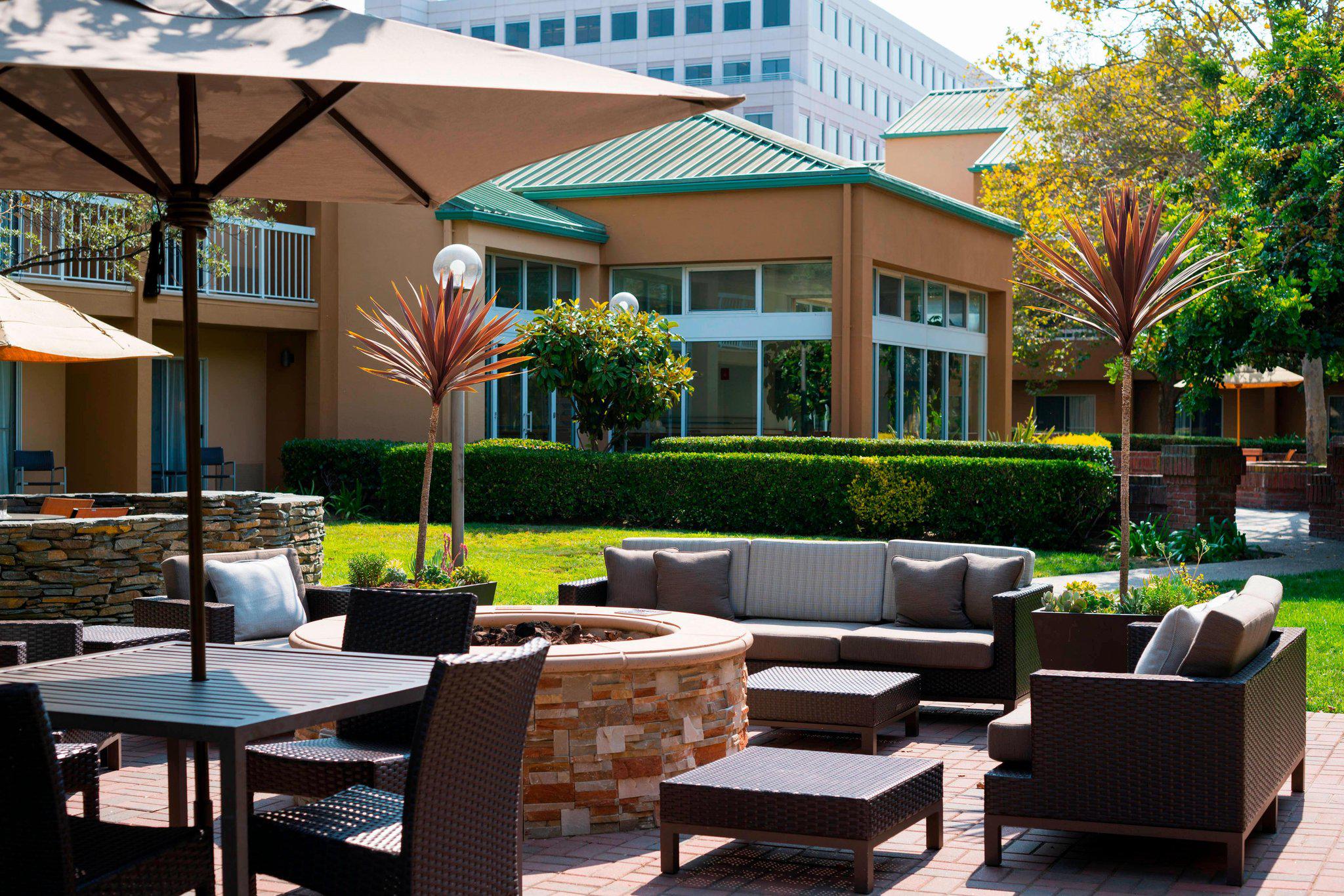 Courtyard by Marriott San Mateo Foster City Photo