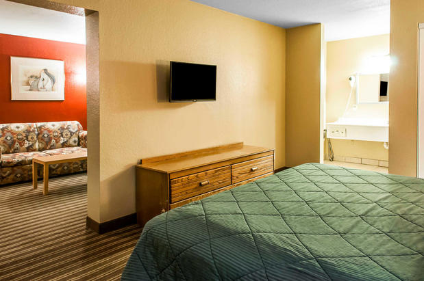 Images Rodeway Inn East