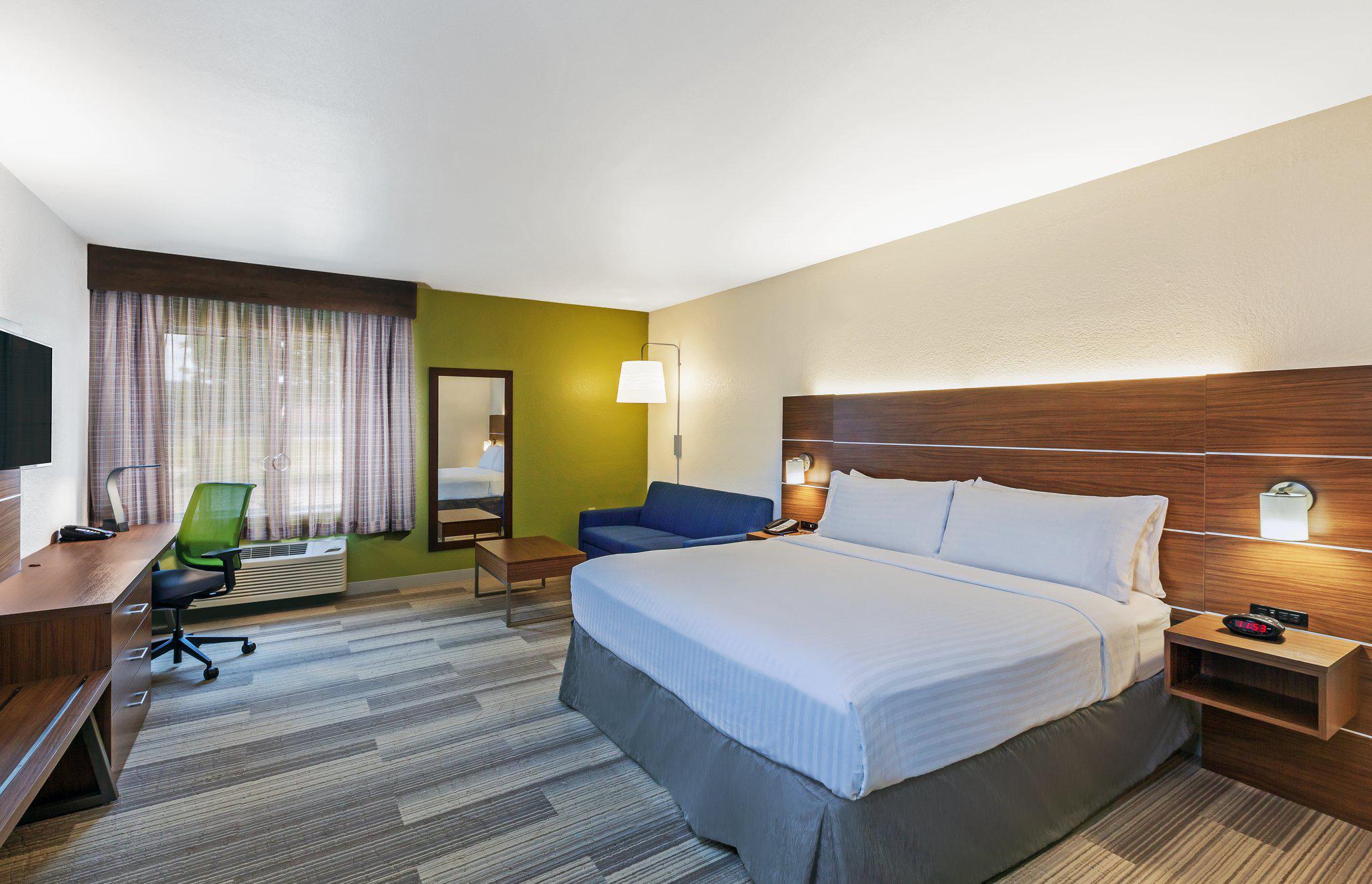 Holiday Inn Express & Suites Dallas Lewisville Photo