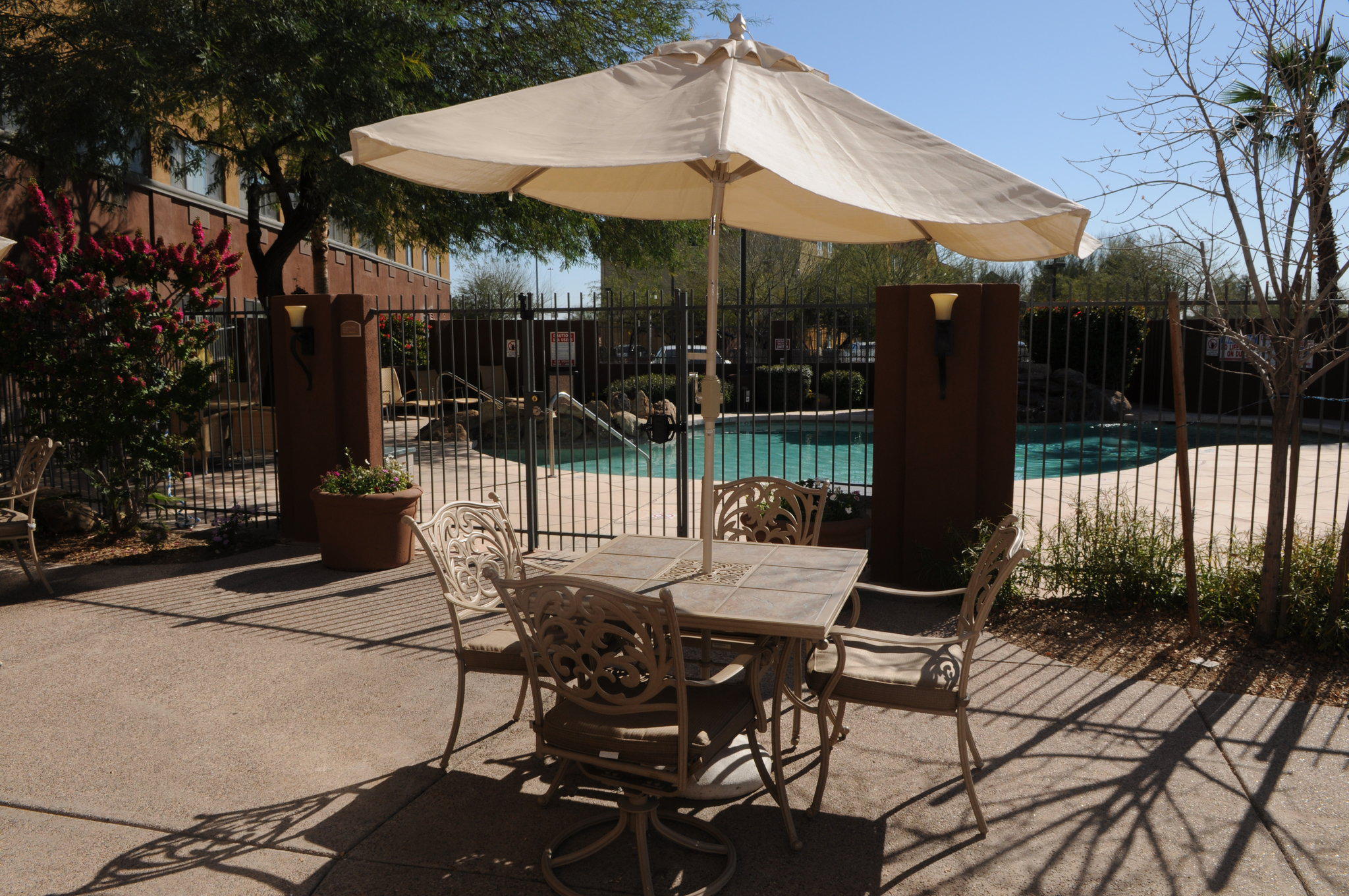 Holiday Inn Express & Suites Phoenix/Chandler (Ahwatukee) Photo