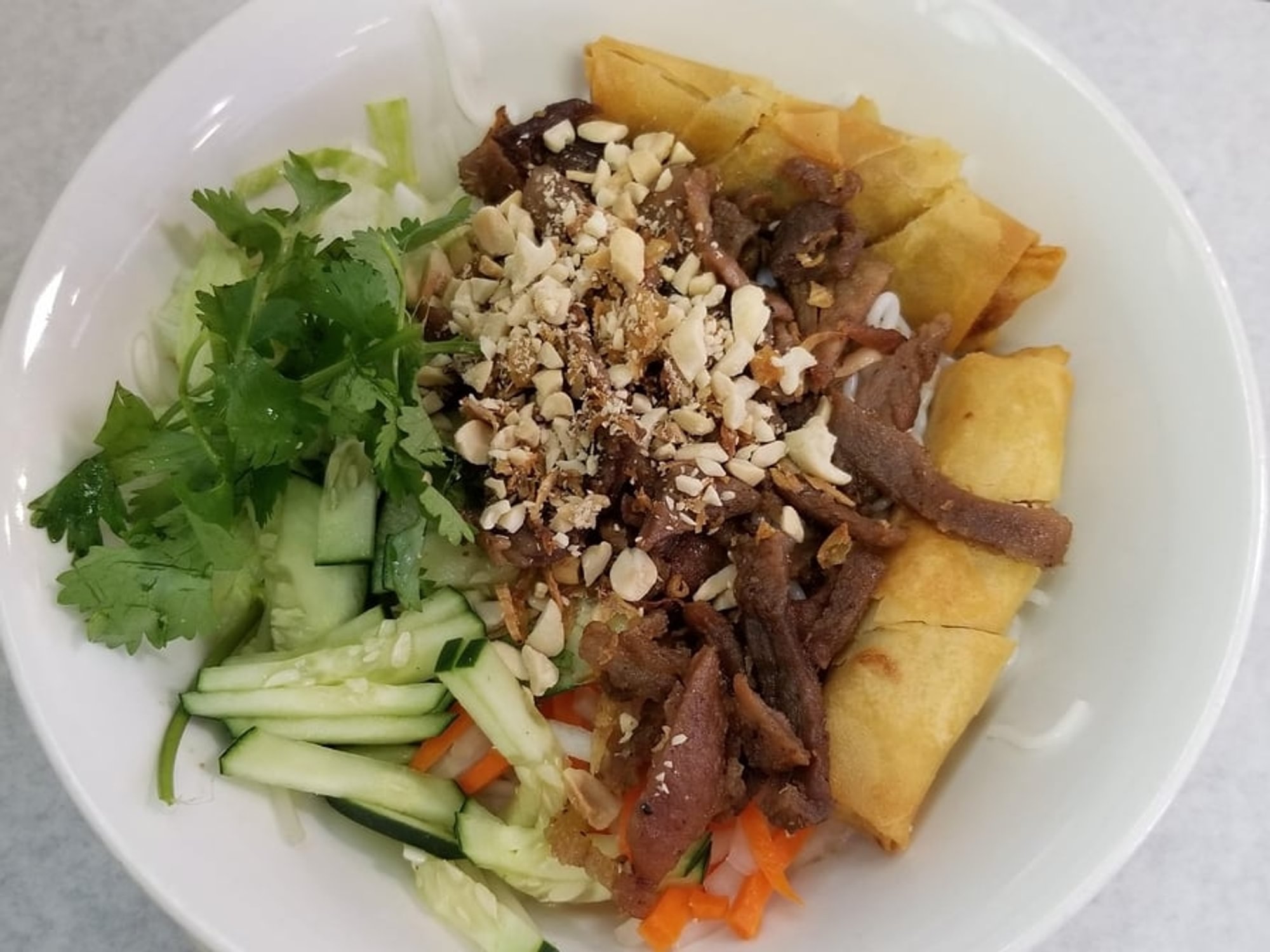 V2-Grill Chicken & Egg Rolls Salad