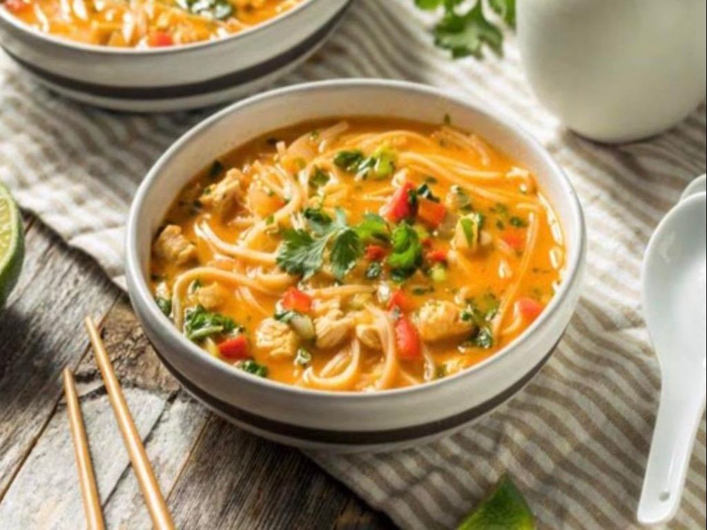 P6. Chicken Curry Pho