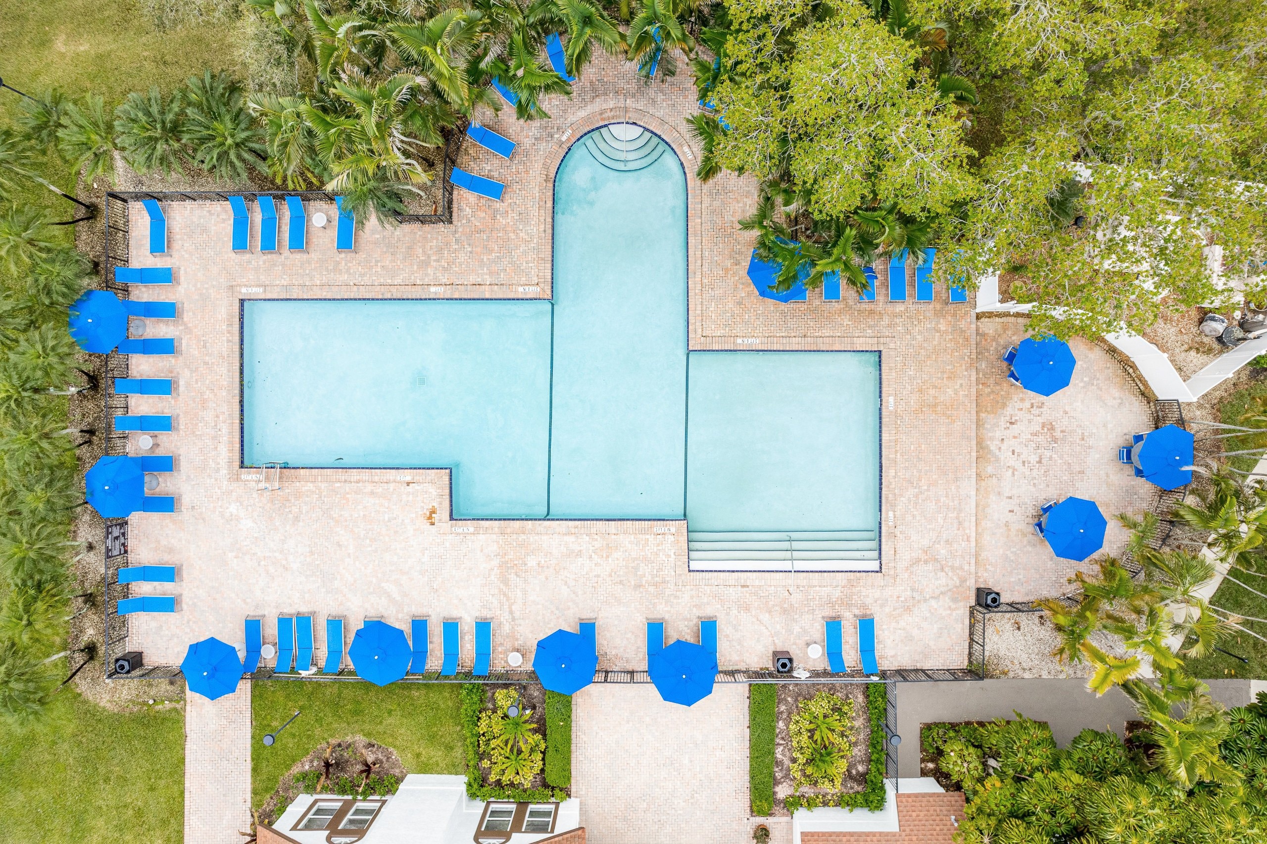 The Landings at Pembroke Lakes