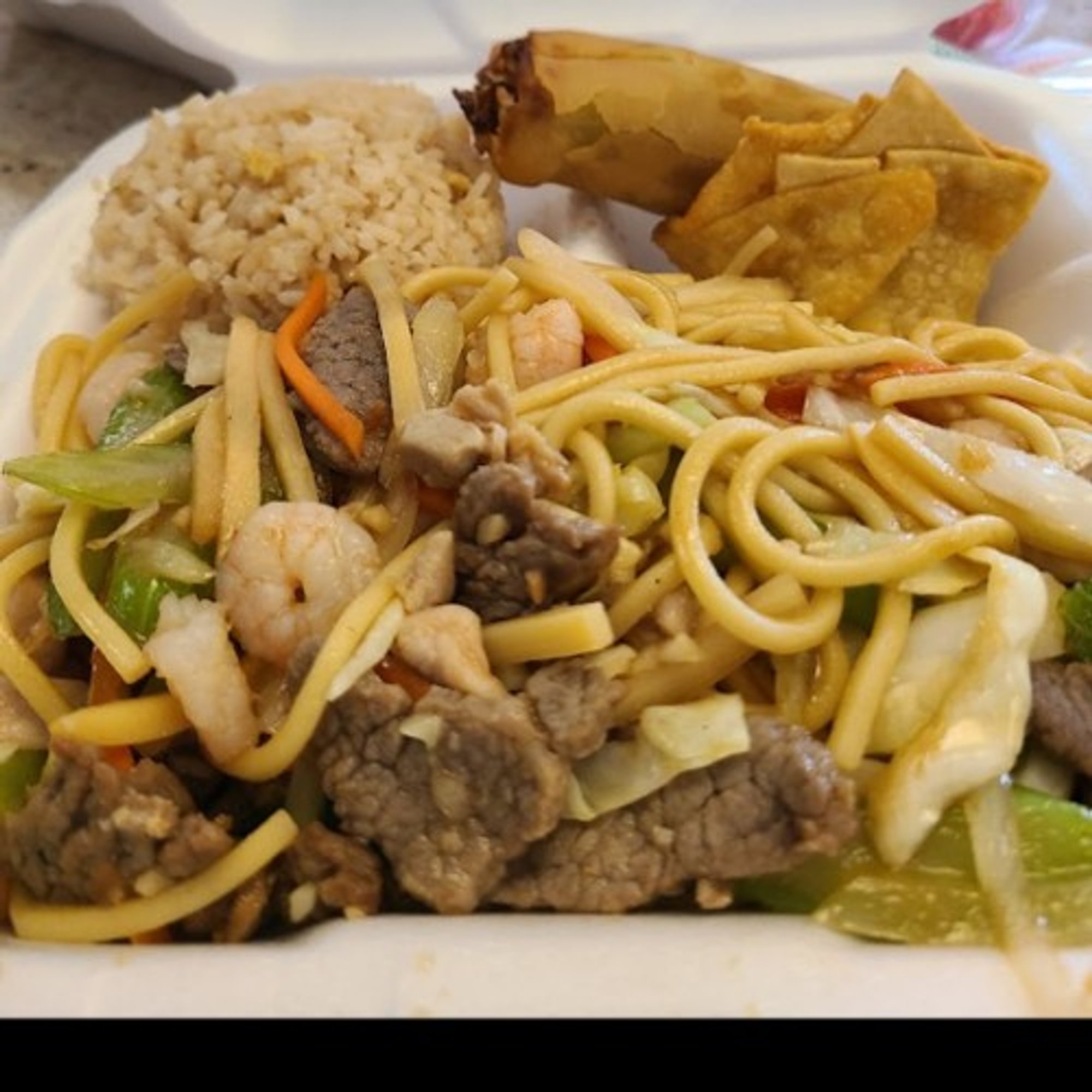 Combination Lo Mein special ( includes eggroll,crab rangoon and rice)
