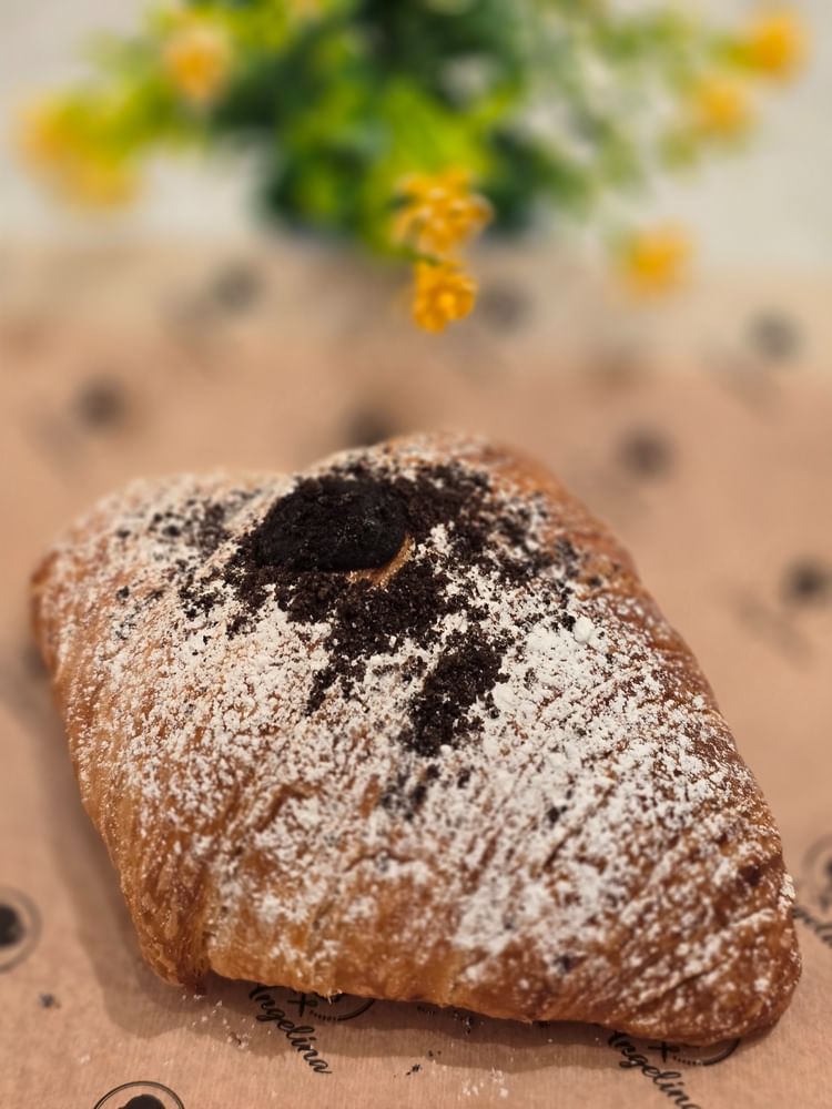 Black Sesame Croissant