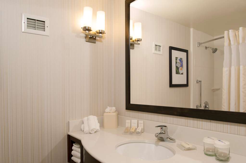 Hilton Garden Inn Plymouth Image