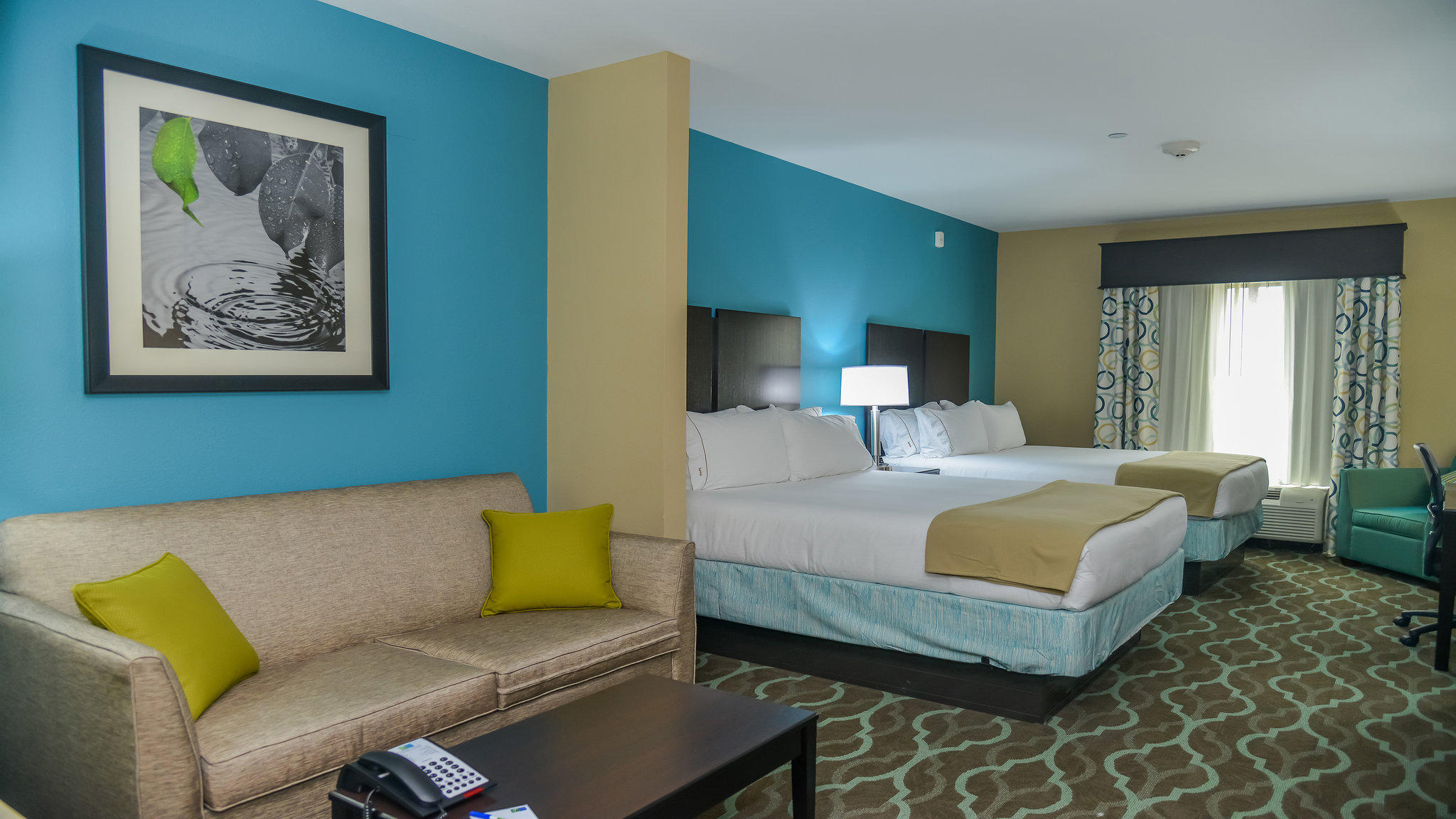 Holiday Inn Express & Suites Cuero Photo