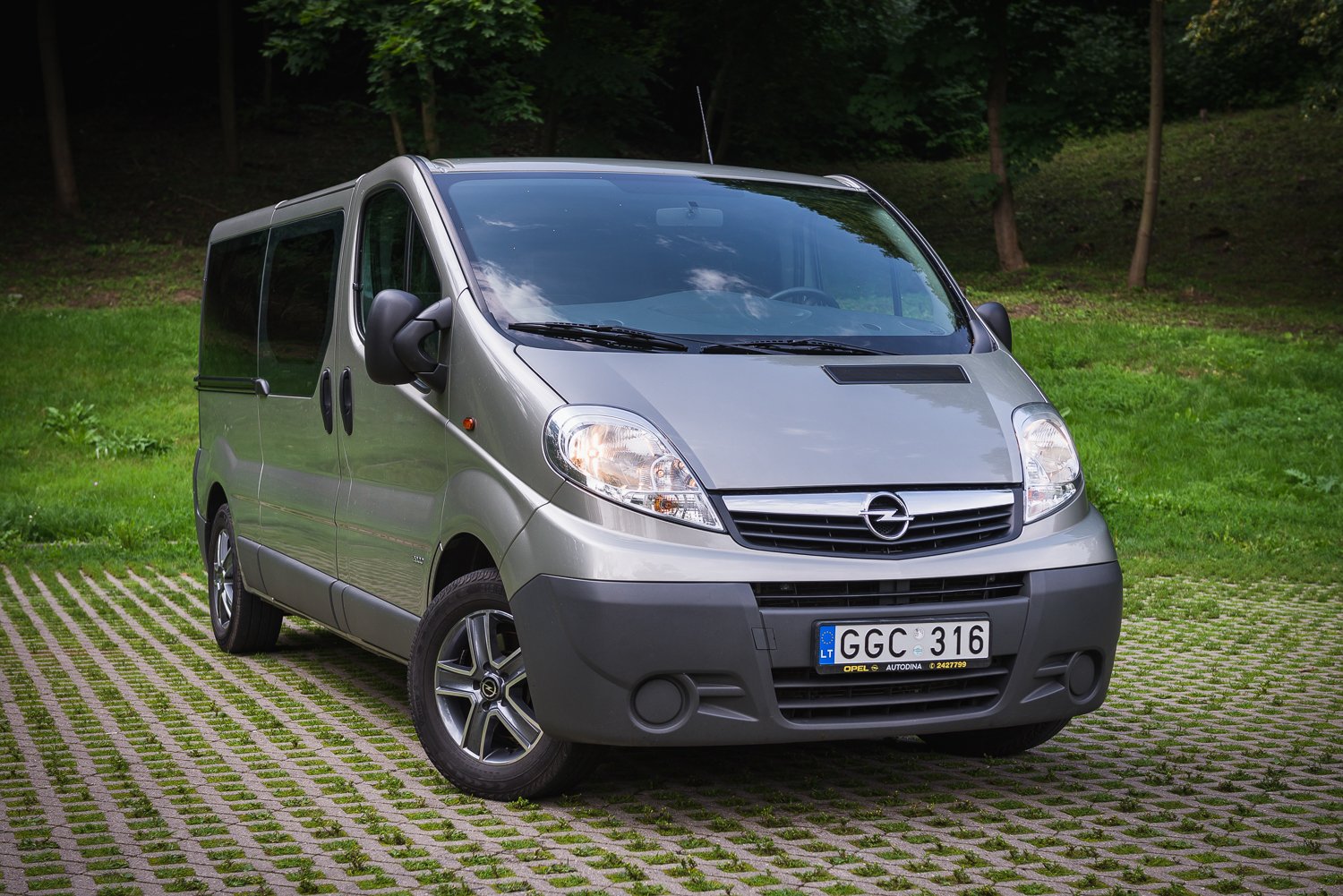 Opel Vivaro – seating capacity: 8 passengers + 1 driver