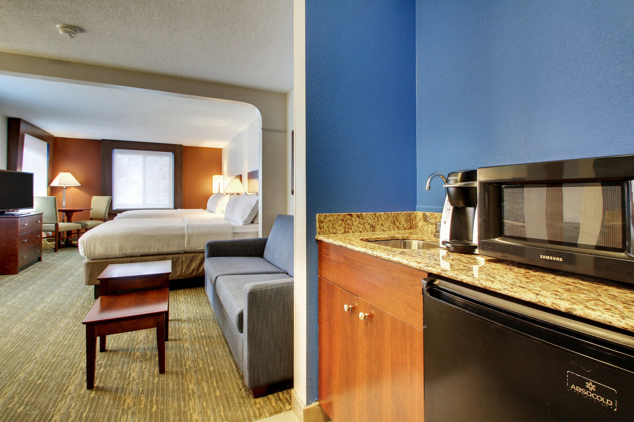 Holiday Inn Express & Suites Lincoln East - White Mountains Photo