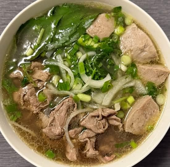 P7 - Rare Steak & Beef Meatballs Phở - Phở Tái, Bò Viên