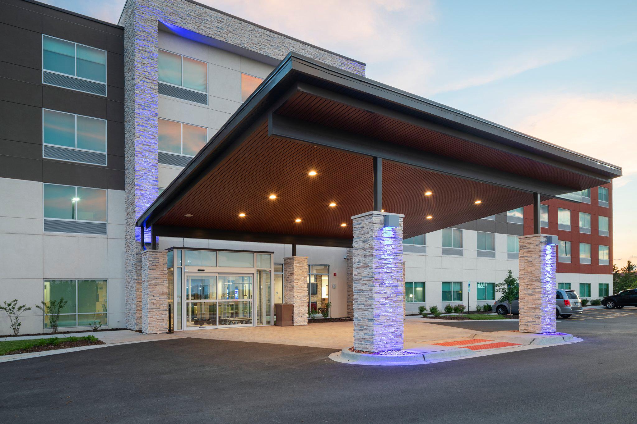 Holiday Inn Express & Suites Bourbonnais East - Bradley Photo