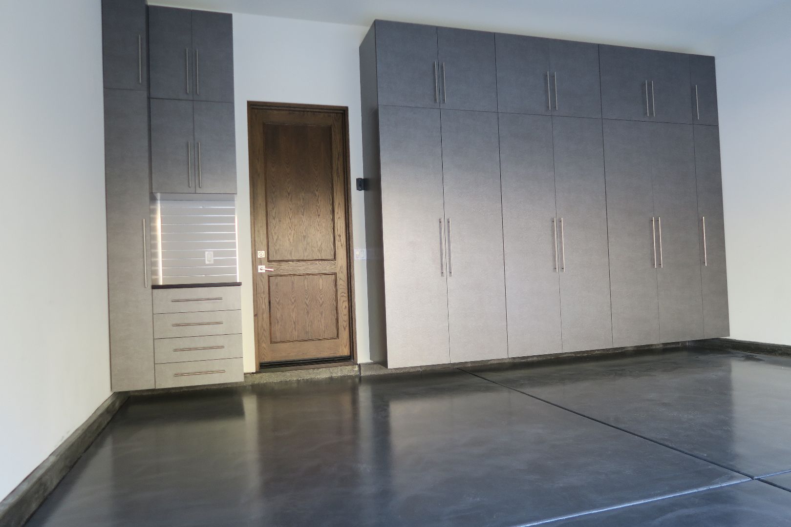 Windswept Pewter cabinets w/ Stratus Floor