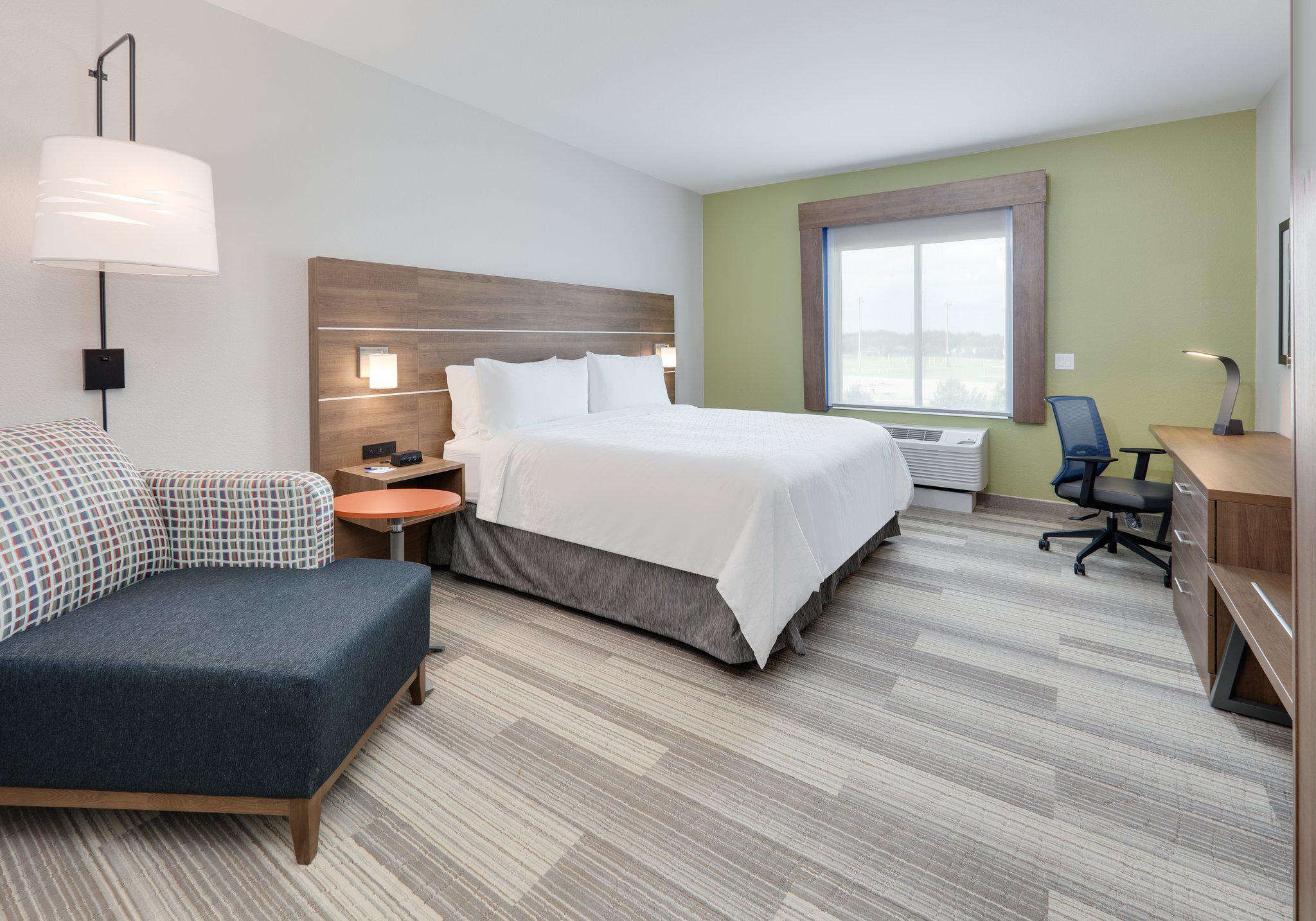 Holiday Inn Express & Suites Plano - the Colony Photo